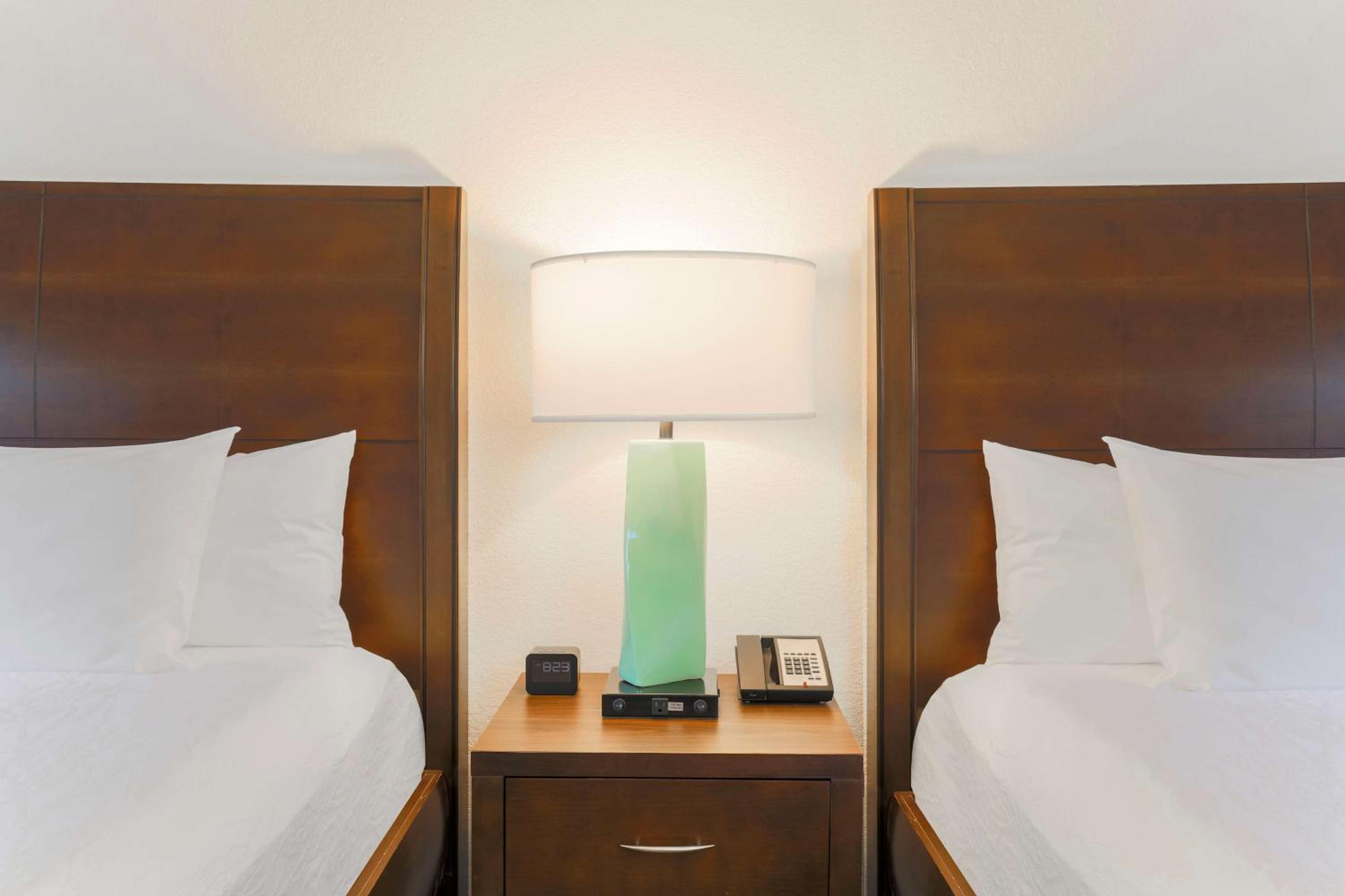 Queen Room with Two Queen Beds - Photo 3
