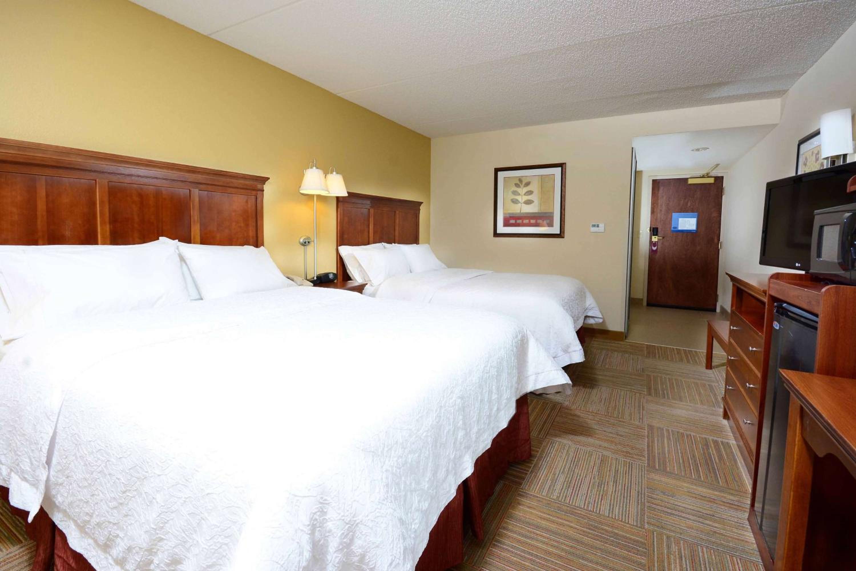 Room with Two Queen Beds - Non-Smoking - Photo 2