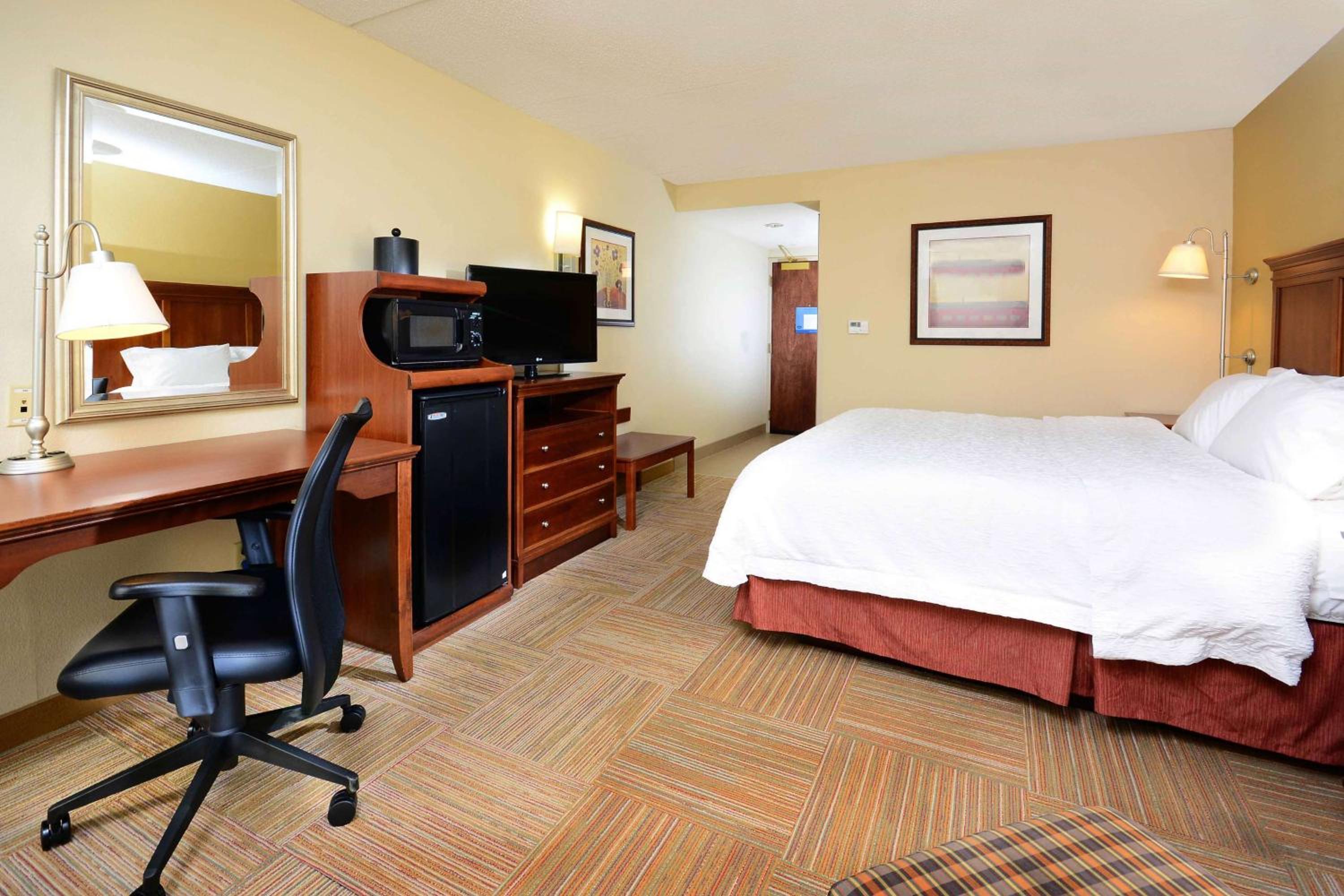 King Room with King Bed - Non-Smoking - Photo 1