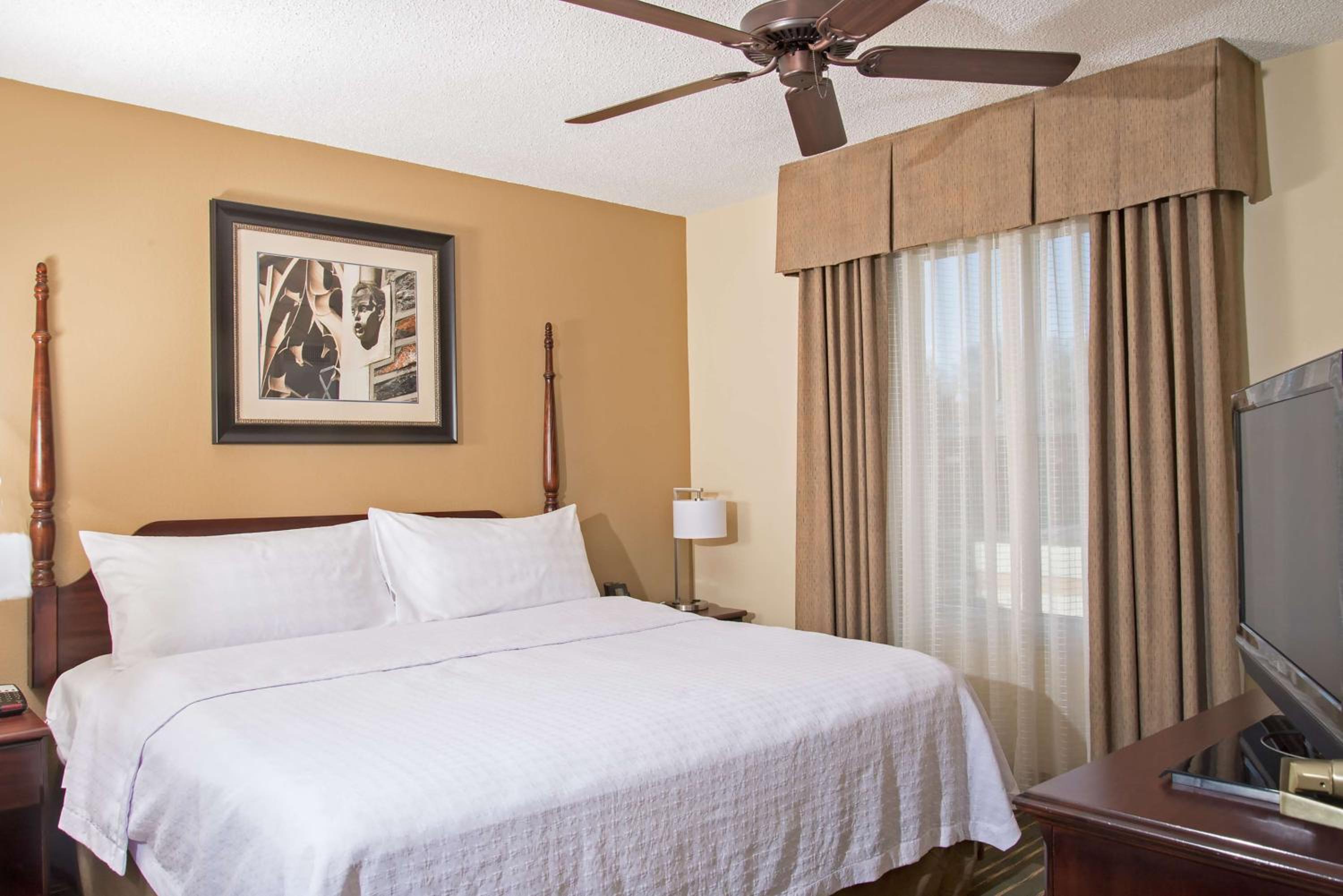 One-Bedroom King Suite - Non-Smoking - Photo 12