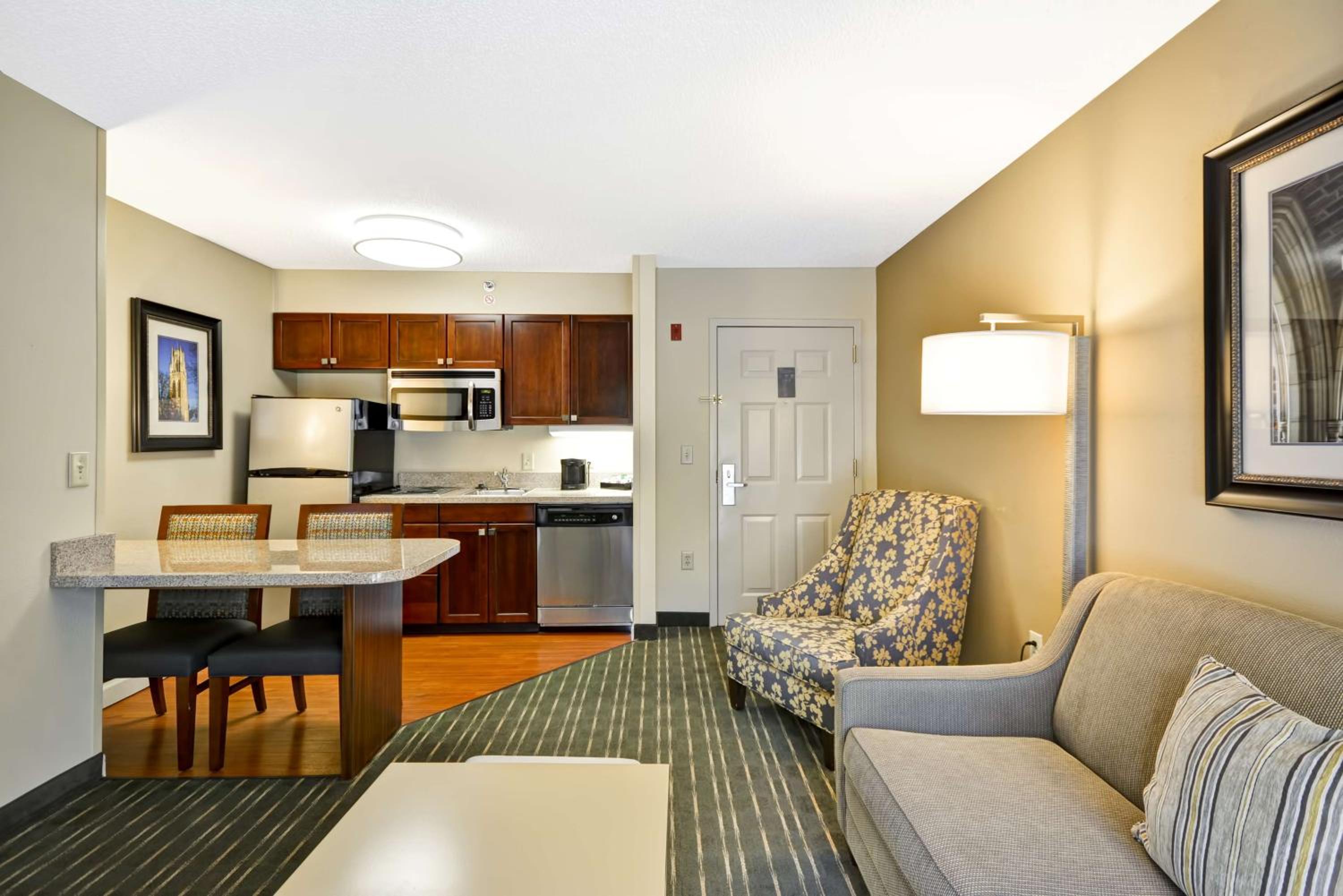 One-Bedroom King Suite - Non-Smoking - Photo 10