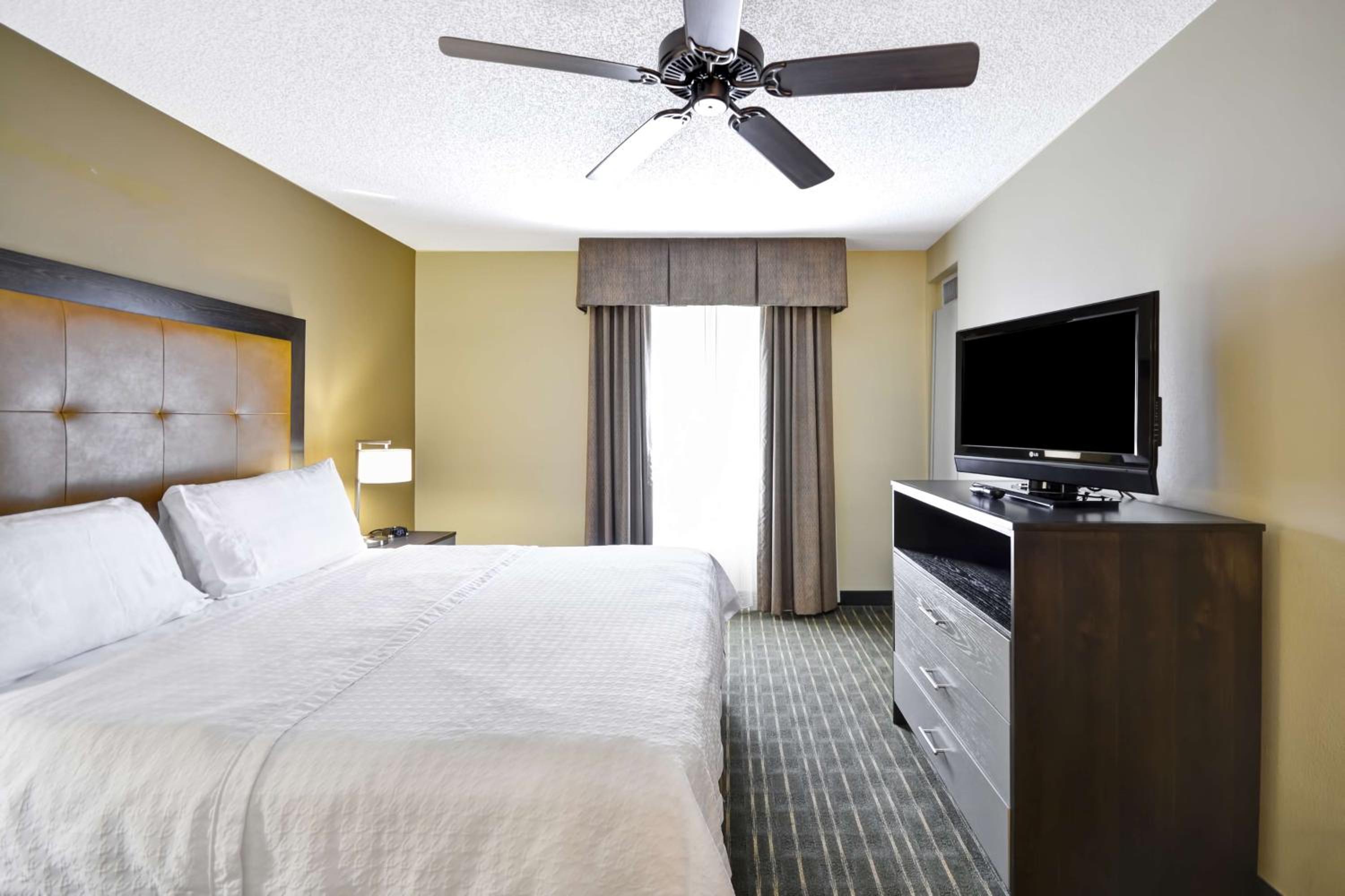 One-Bedroom King Suite - Non-Smoking - Photo 9