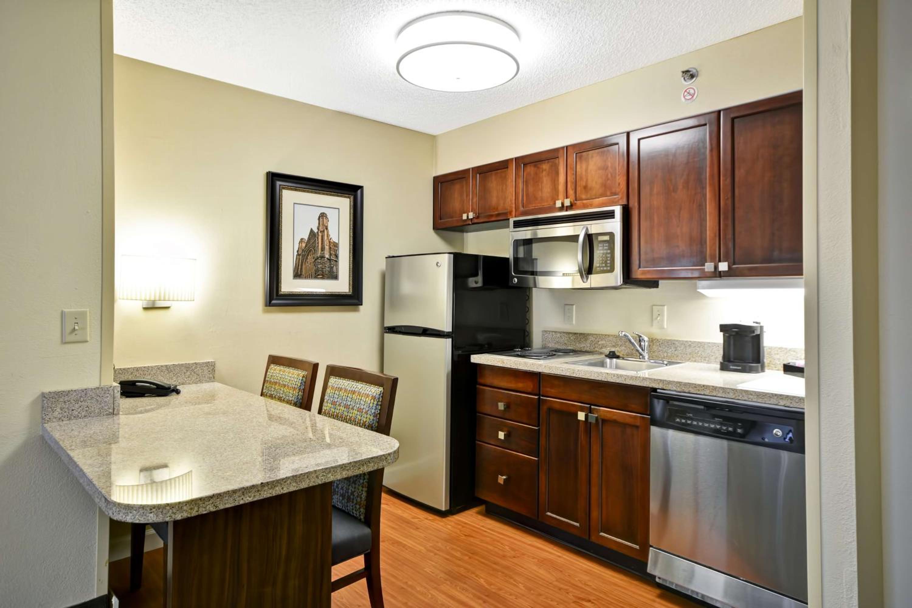 One-Bedroom King Suite - Non-Smoking - Photo 2