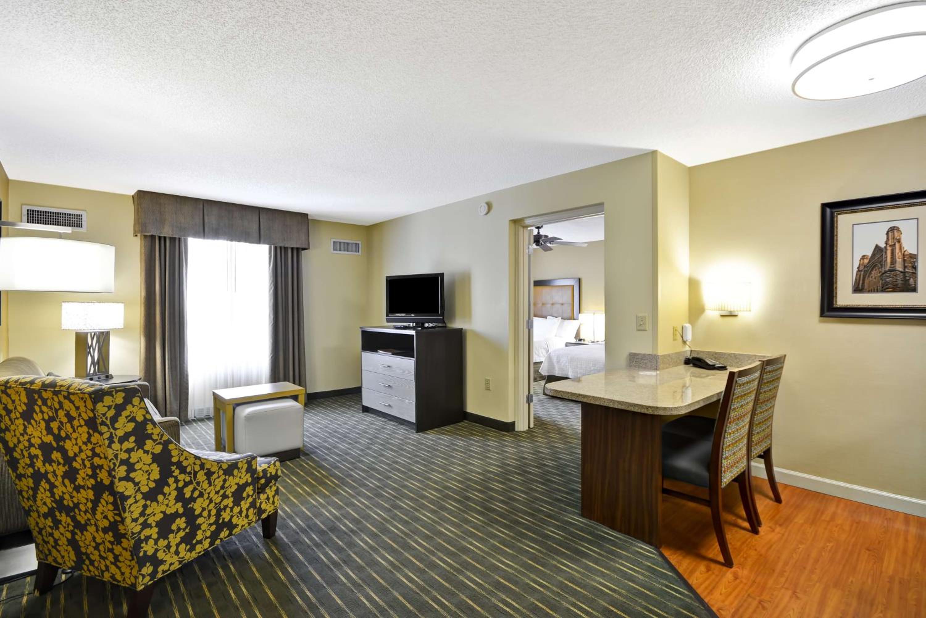 One-Bedroom Suite with Two Double Beds - Non-Smoking - Photo 3