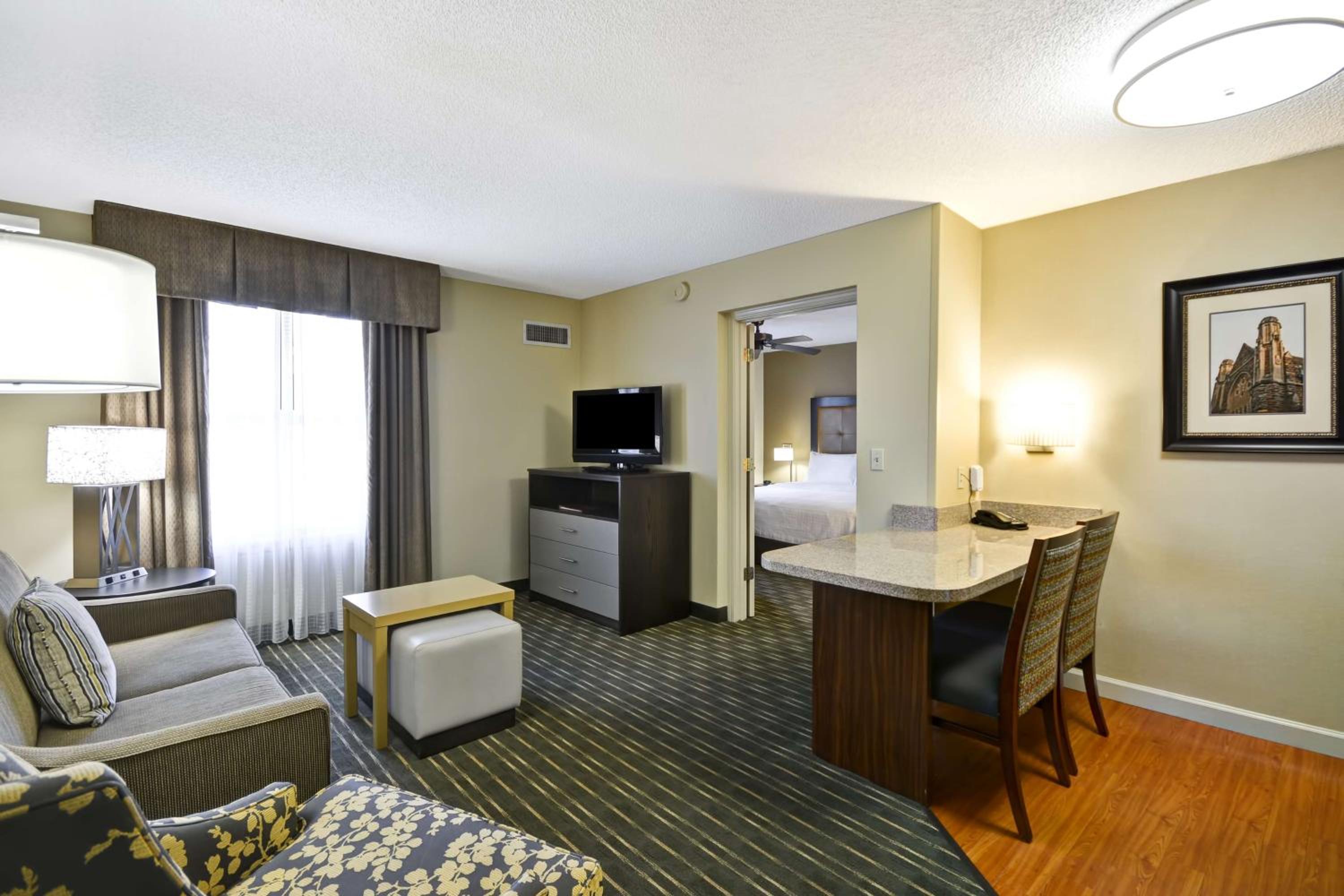 One-Bedroom Suite with Two Double Beds - Non-Smoking - Photo 8