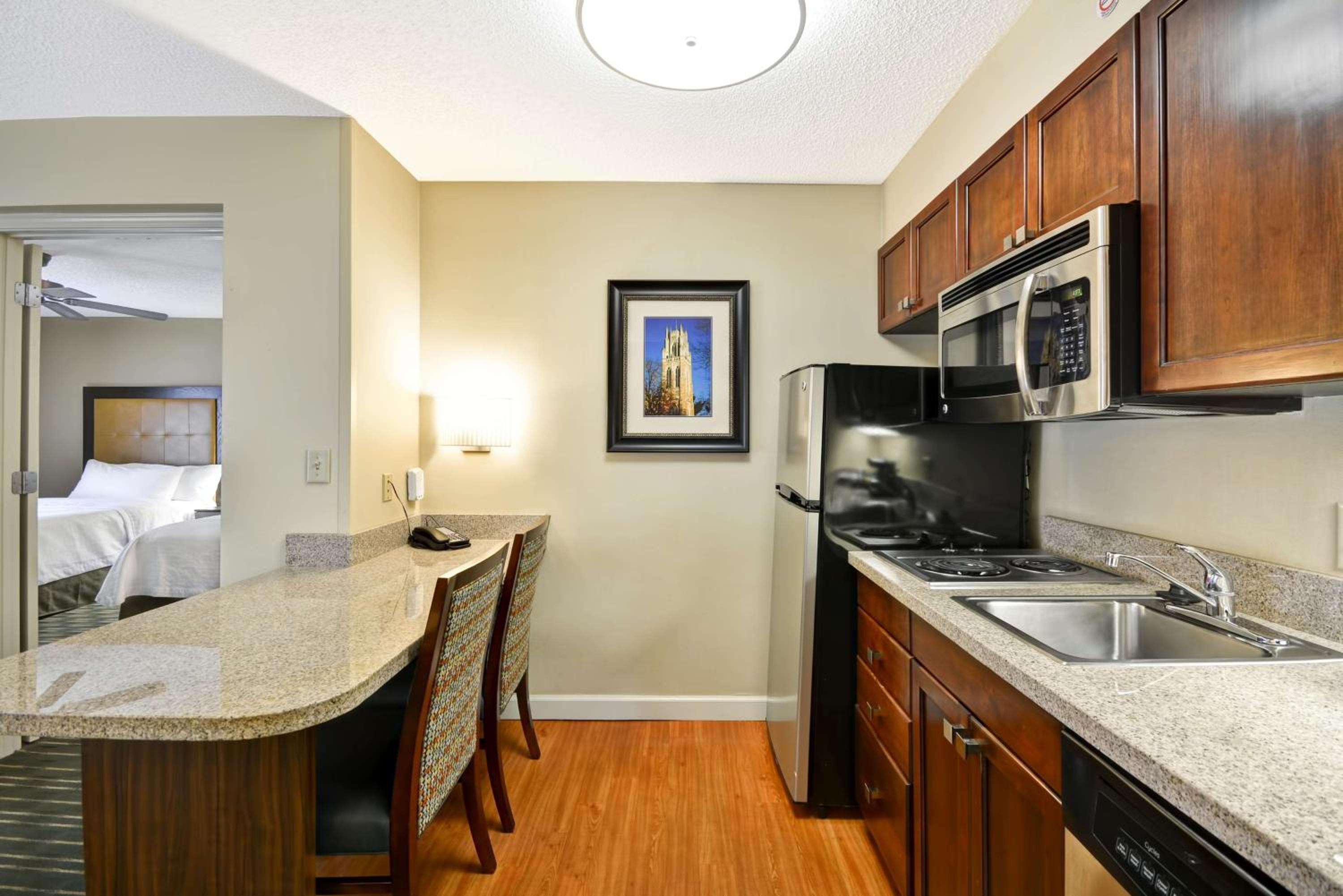 One-Bedroom King Suite - Non-Smoking - Photo 7
