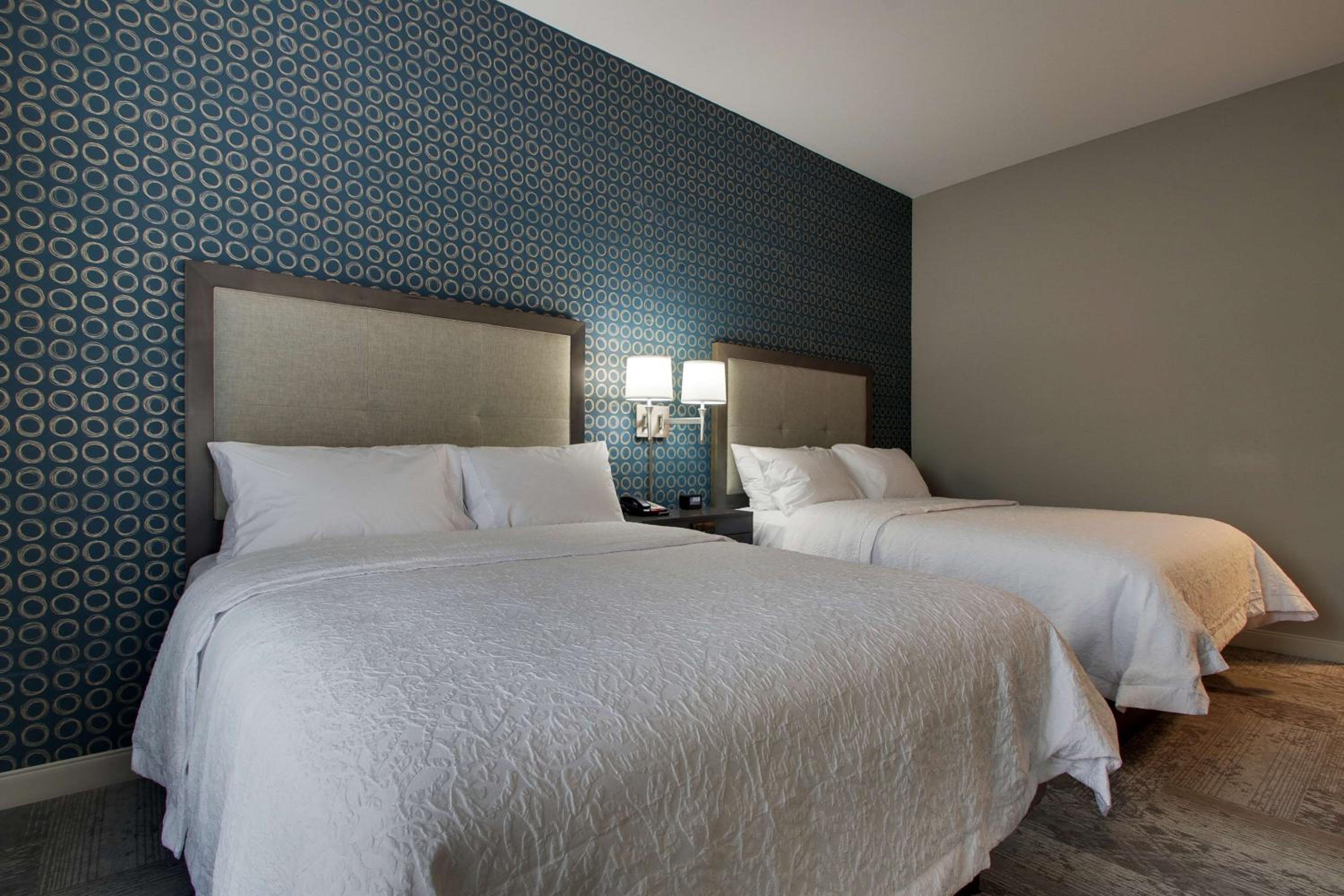 Queen Room with Two Queen Beds and Bath Tub - Mobility and Hearing Access/Non-Smoking photo 1