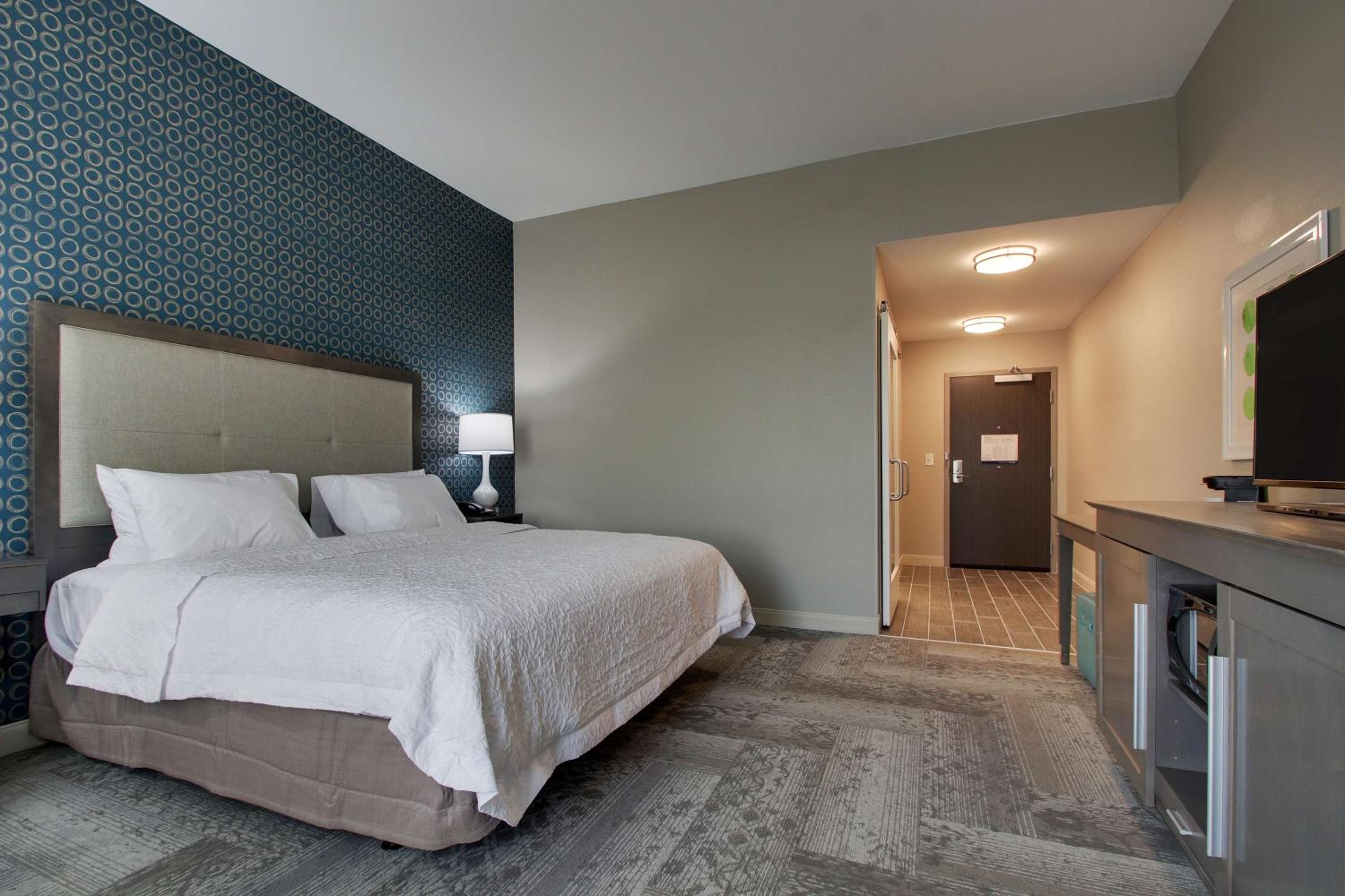 King Room with Roll-In Shower - Mobility Access/Non-Smoking photo 3