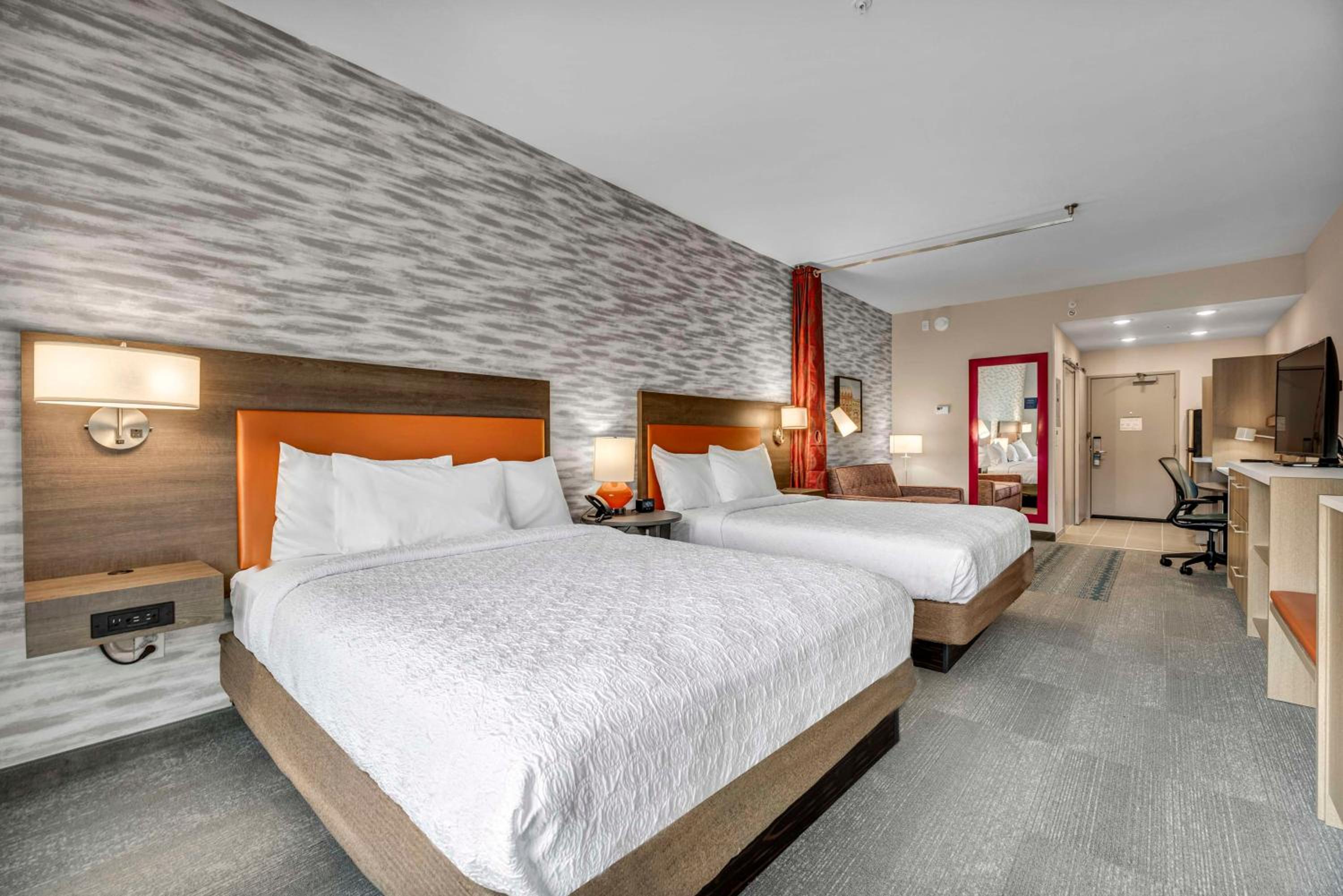 Studio Suite with Two Queen Beds - Photo 4