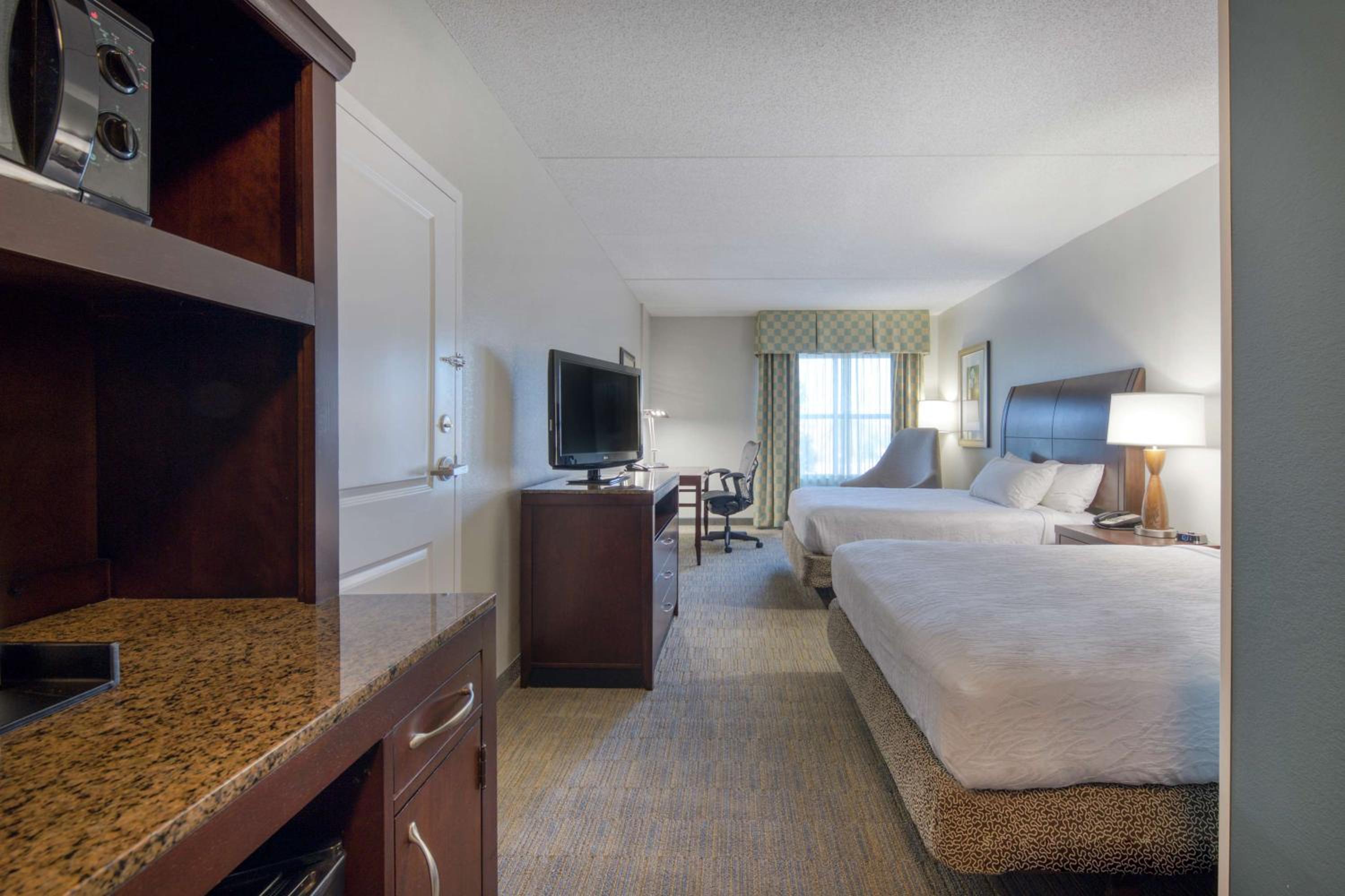 Queen Room with Two Queen Beds - Photo 5