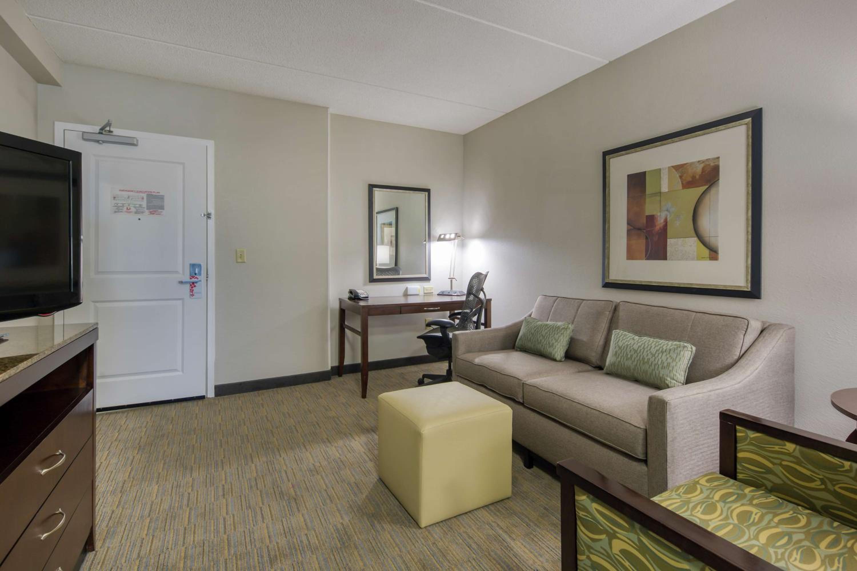 Junior King Suite with Seating Area - Photo 1