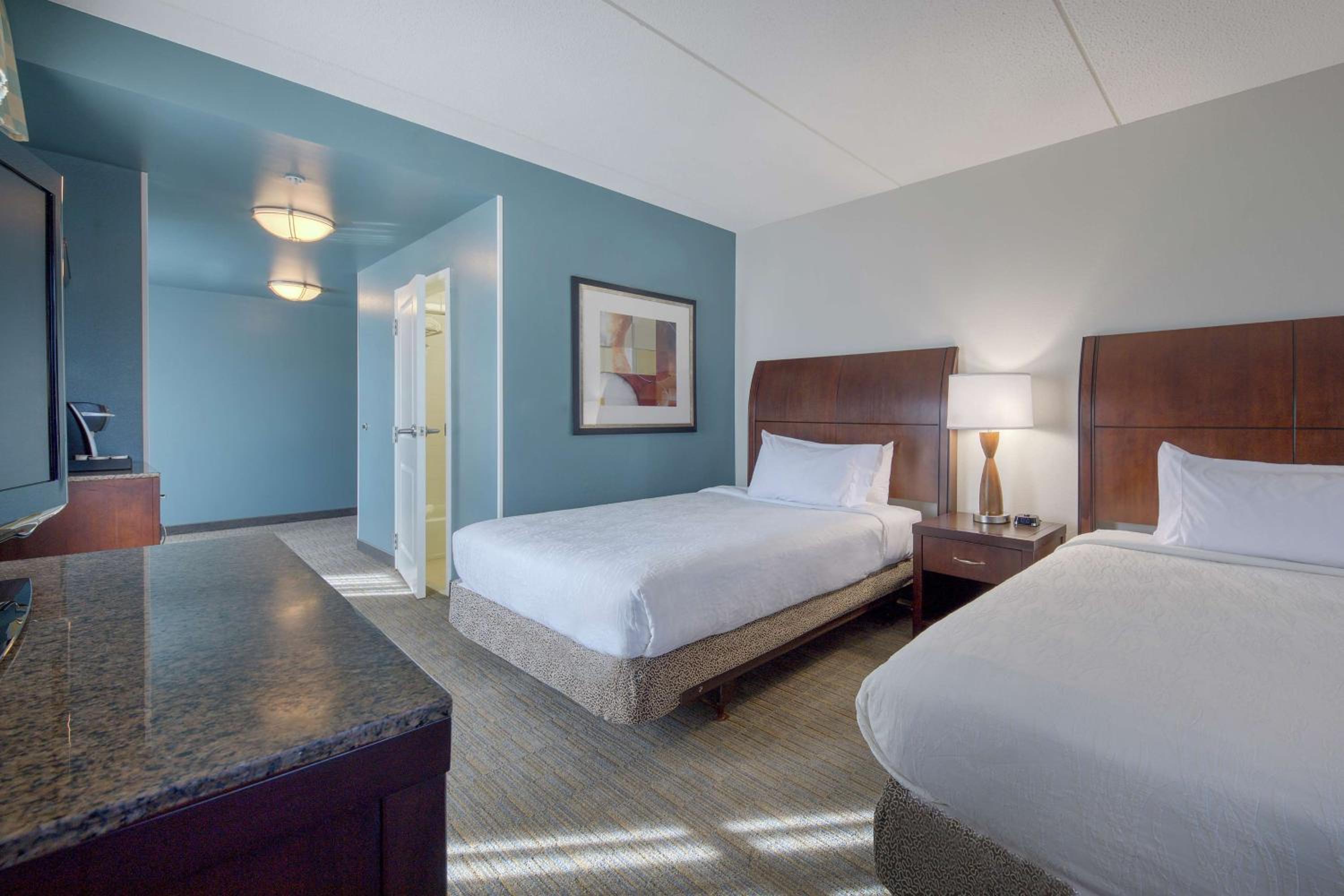 Corner Queen Room with Two Queen Beds - Photo 3