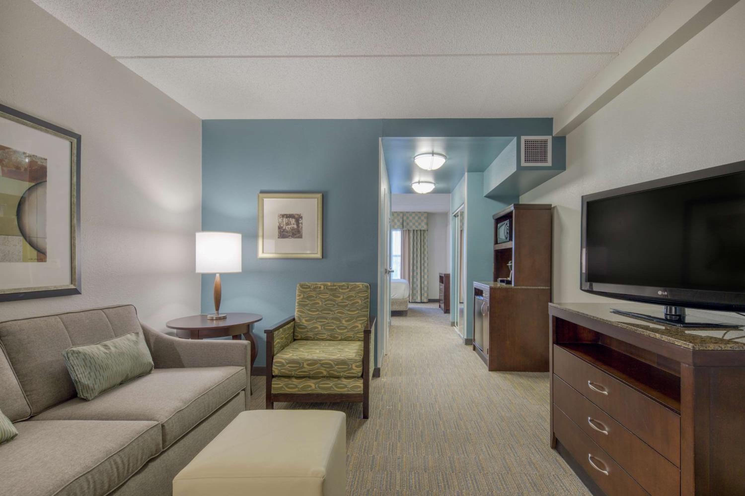Junior King Suite with Seating Area - Photo 3