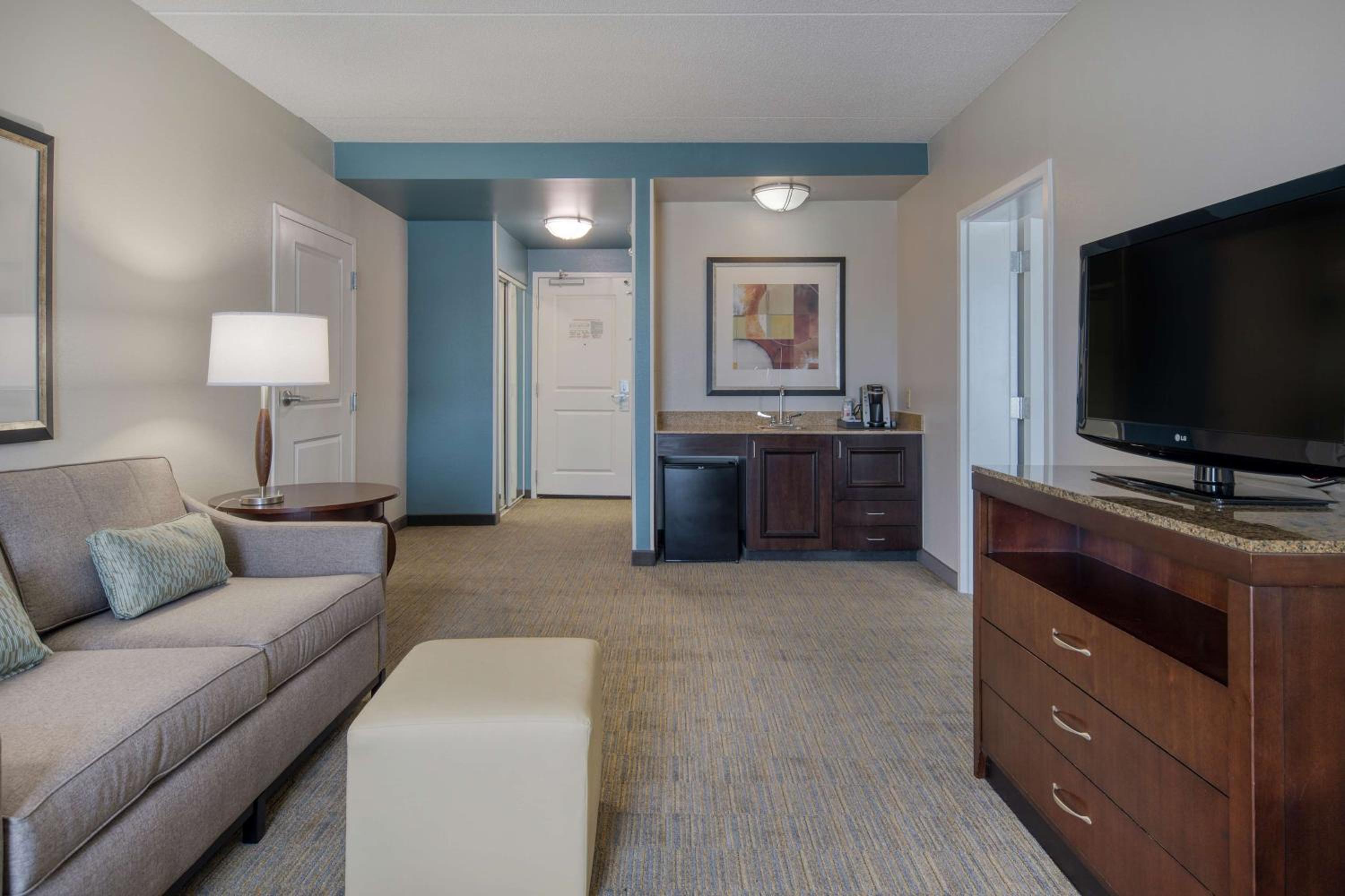 One-Bedroom King Suite - Photo 6