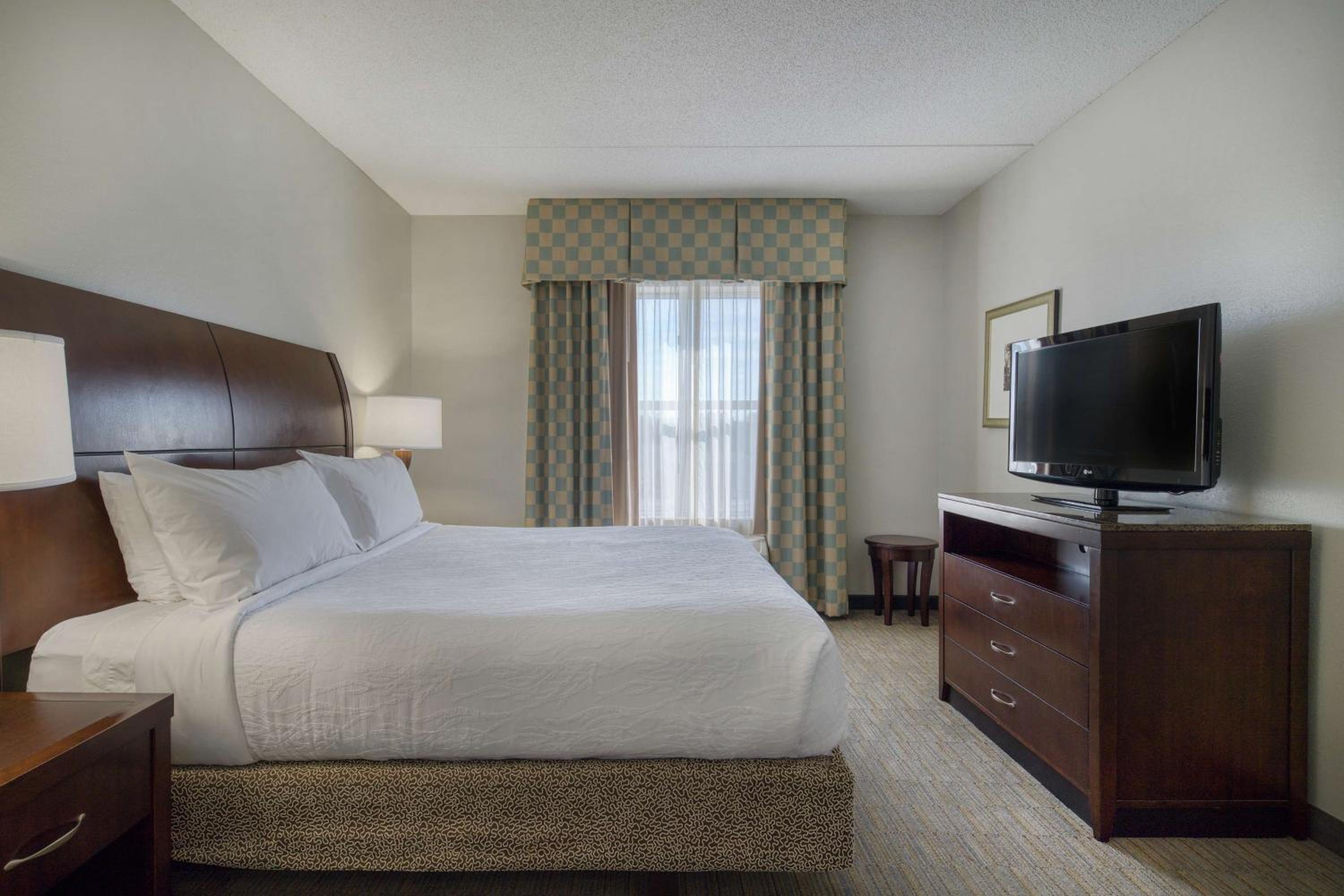 One-Bedroom King Suite - Photo 7