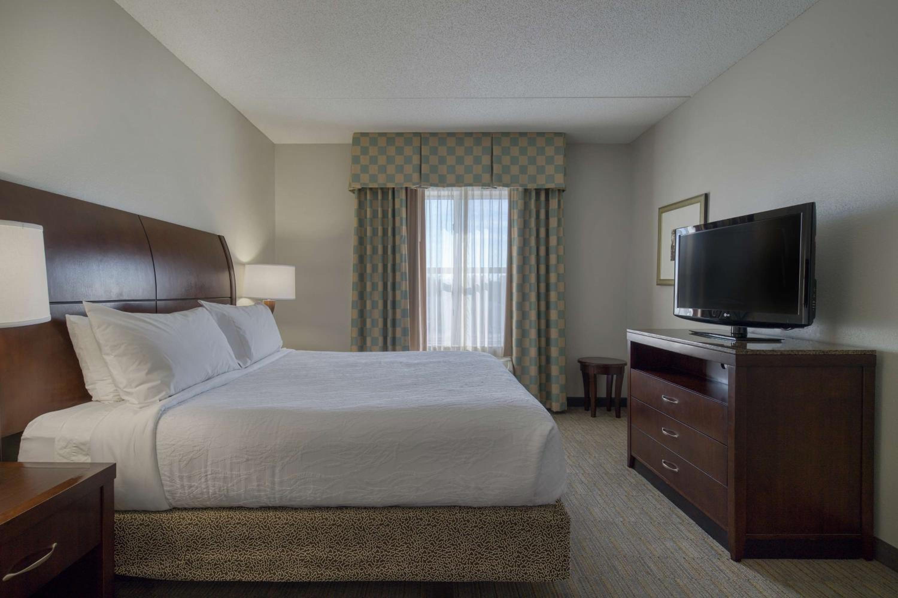 One-Bedroom King Suite - Photo 8