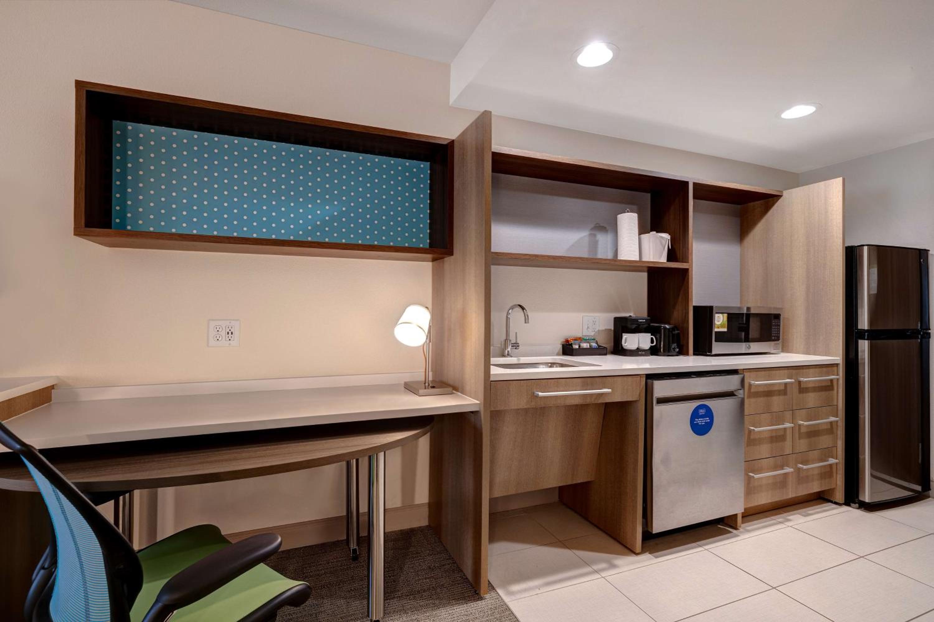 Queen Studio with Two Queen Beds - Mobility Access/Non-Smoking - Photo 2