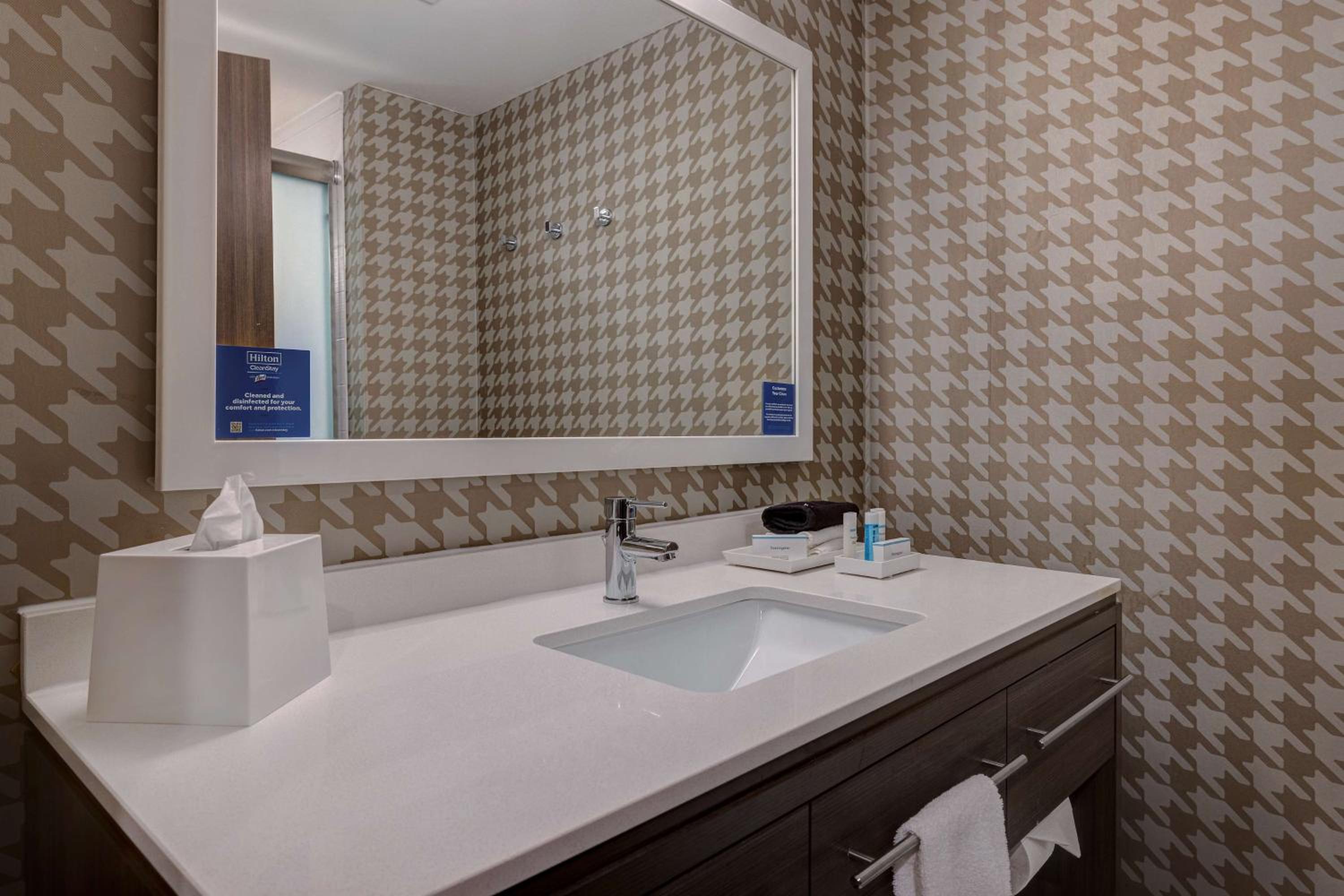 King Studio Suite - Non-Smoking - Photo 6