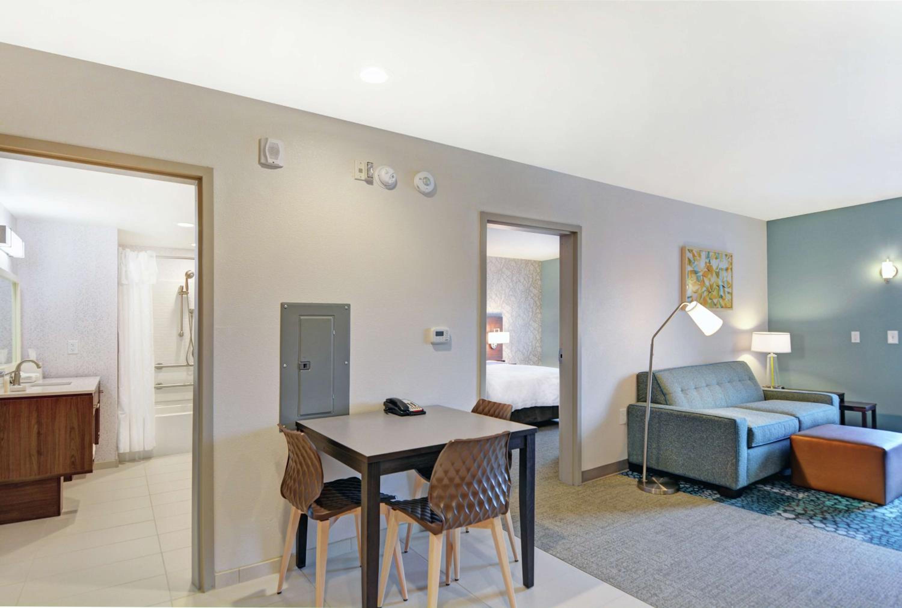 King Suite - Mobility Access/Non-Smoking photo 2