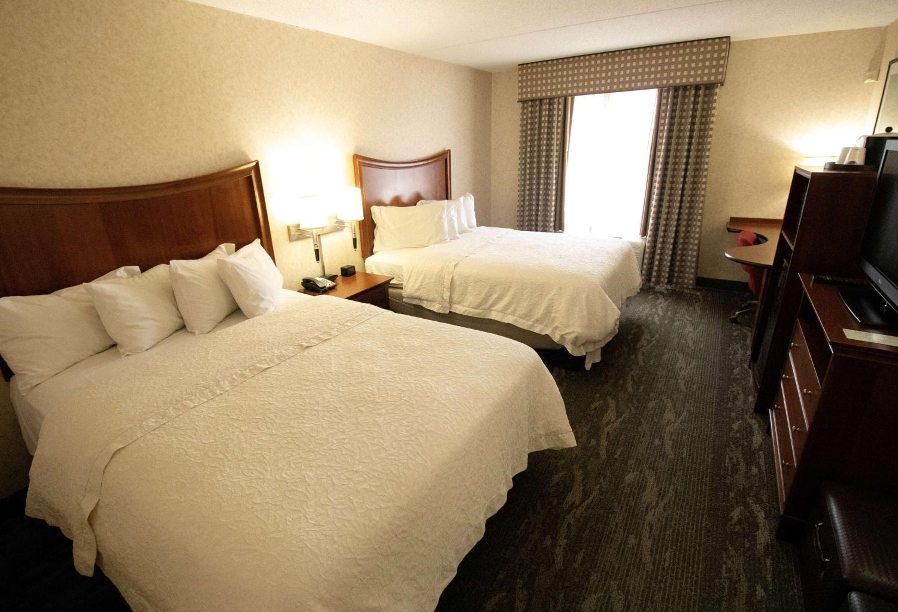 Room with Two Queen Beds - Non-Smoking - Photo 1