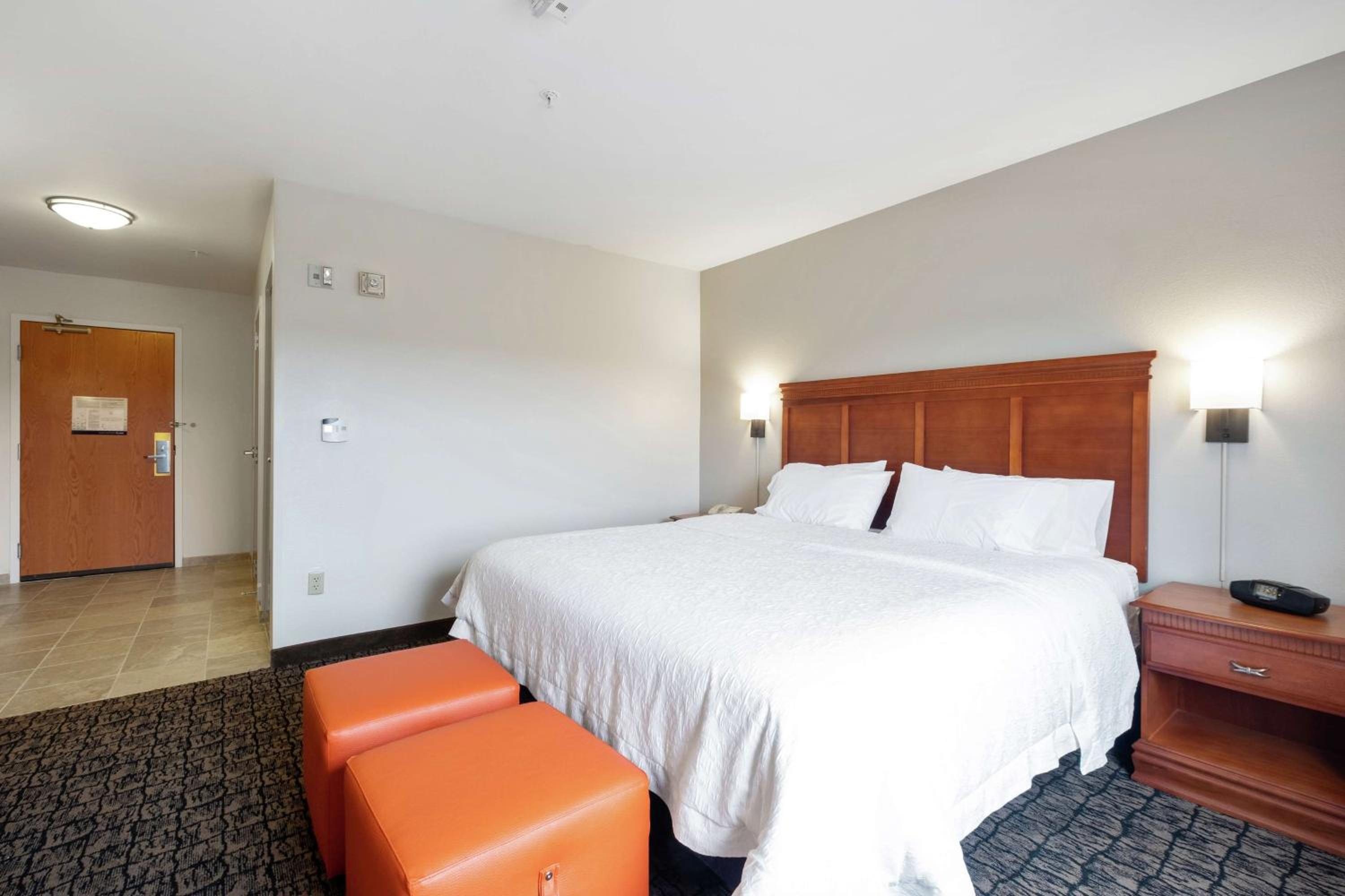 King Room with Accessible Tub - Mobility and Hearing Access/Non-Smoking photo 2