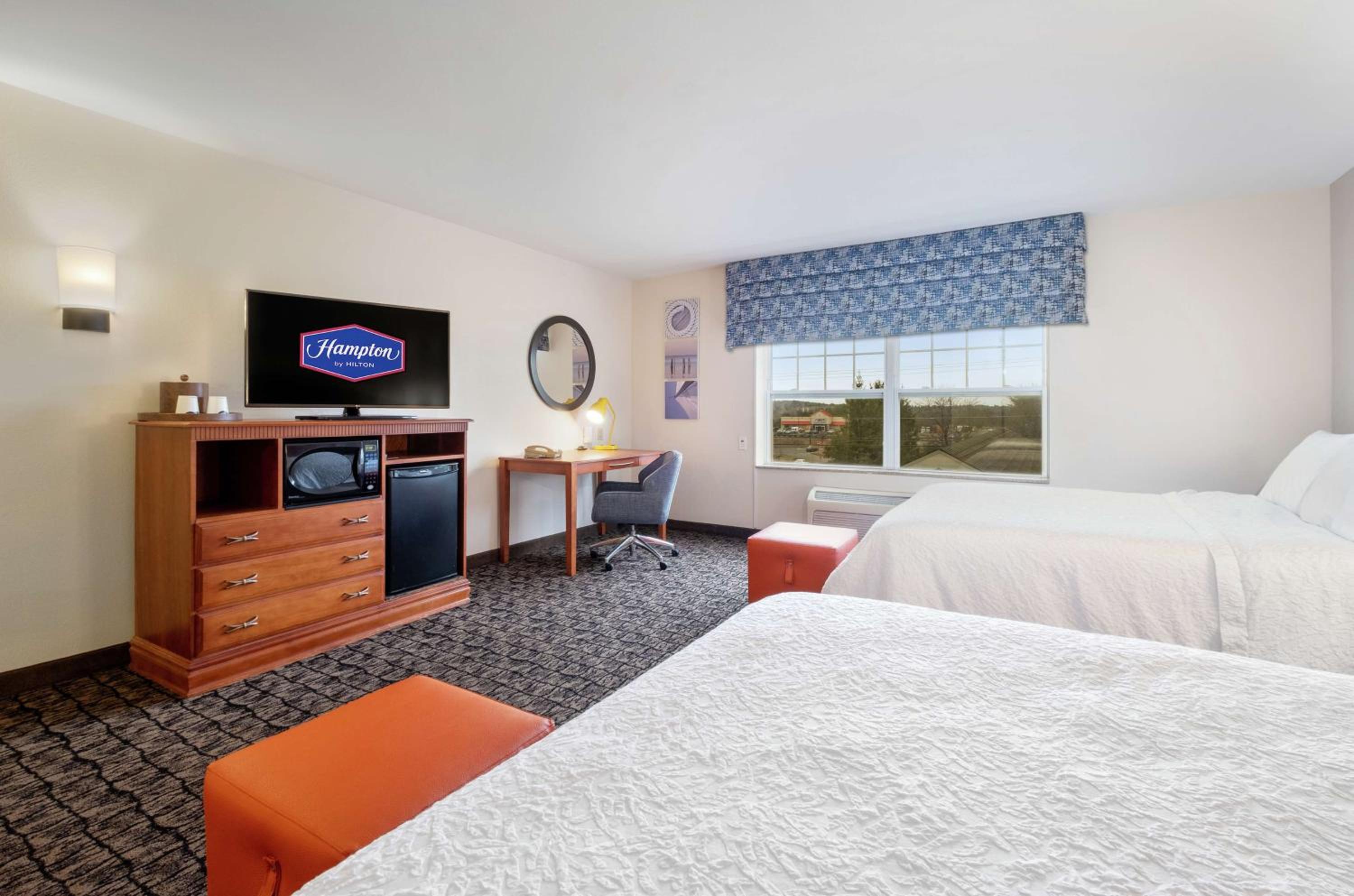 Queen Room with Two Queen Beds - Mobility and Hearing Access/Non-Smoking photo 2