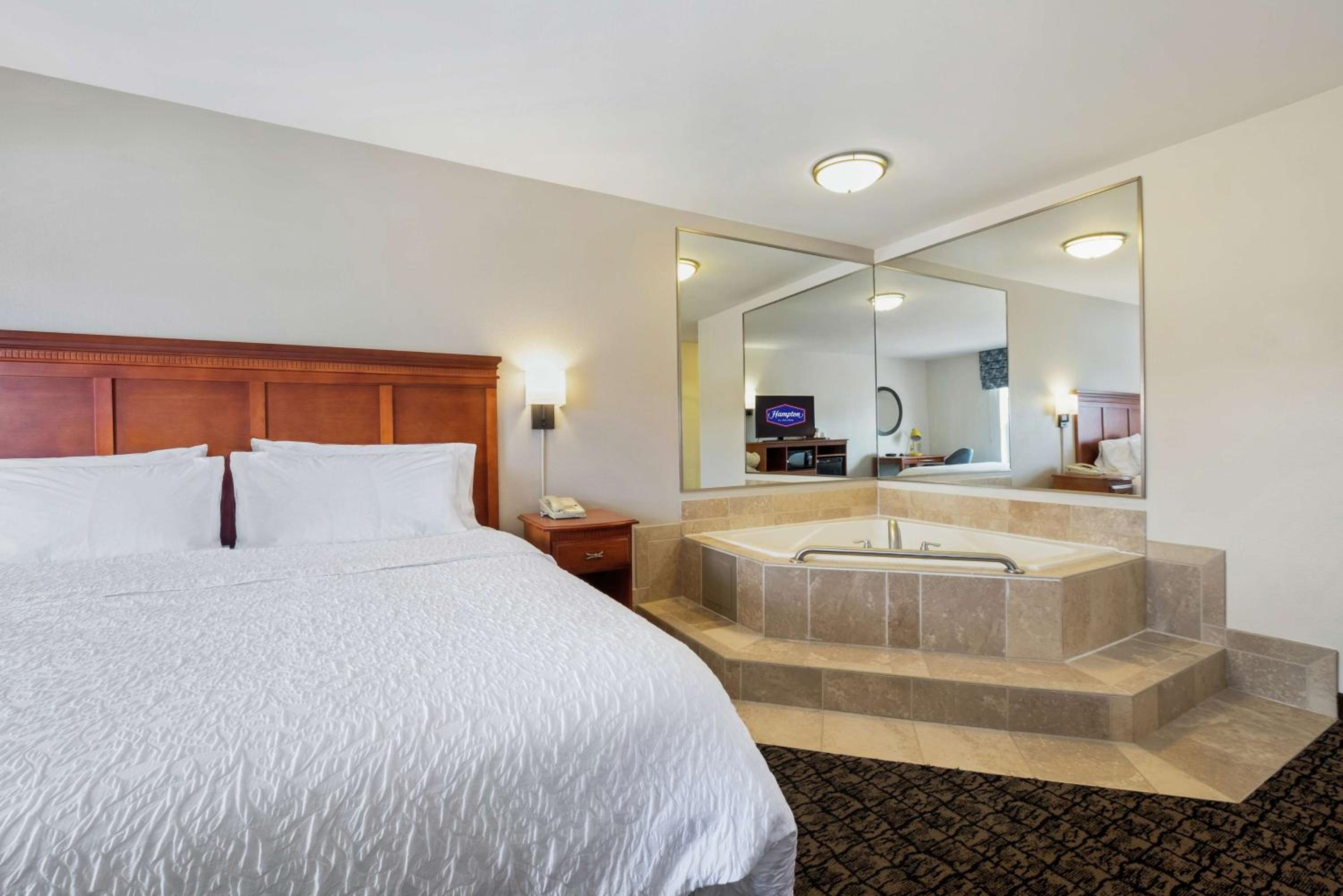 King Room with Spa Bath photo 3