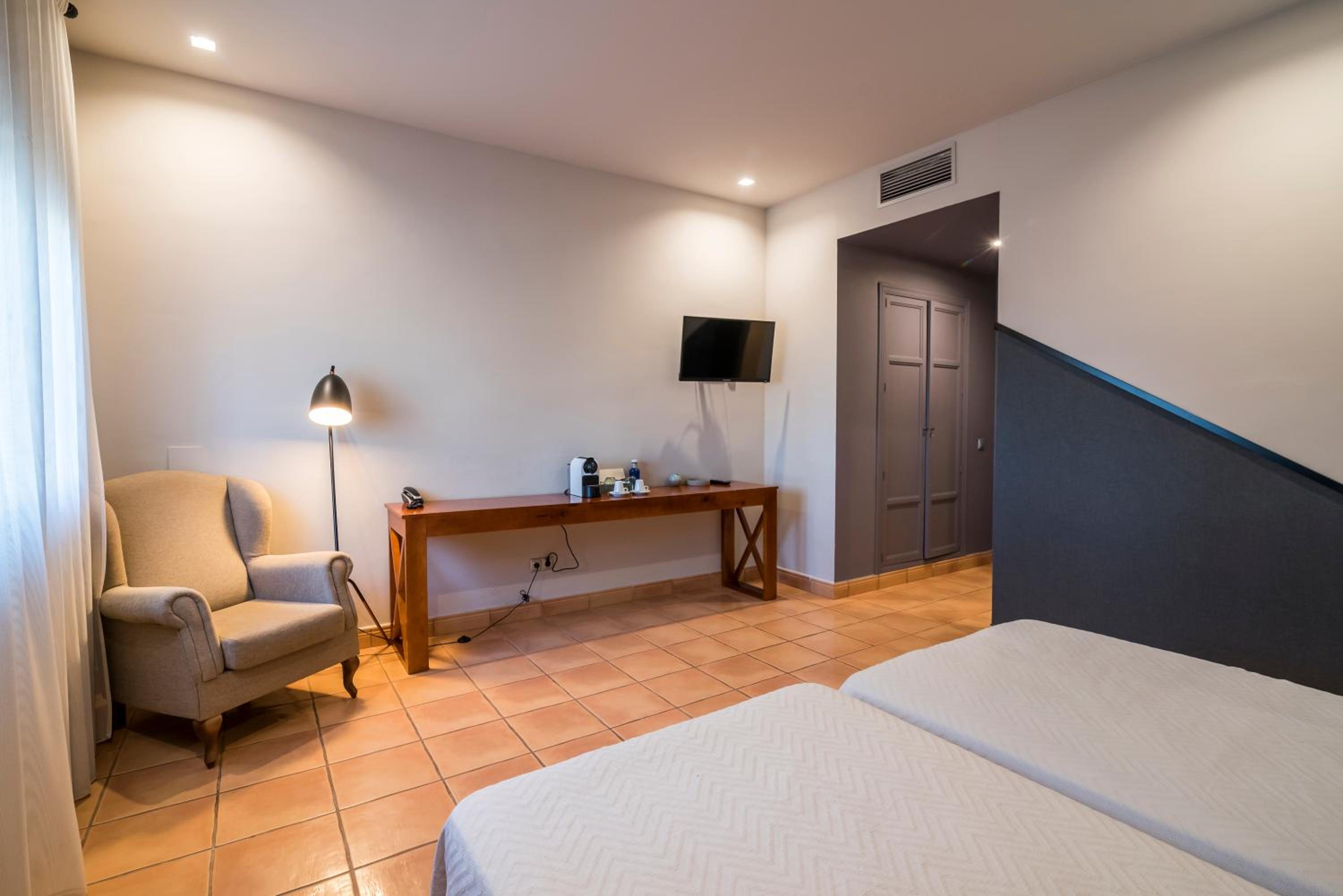 Double or Twin Room - Photo 2