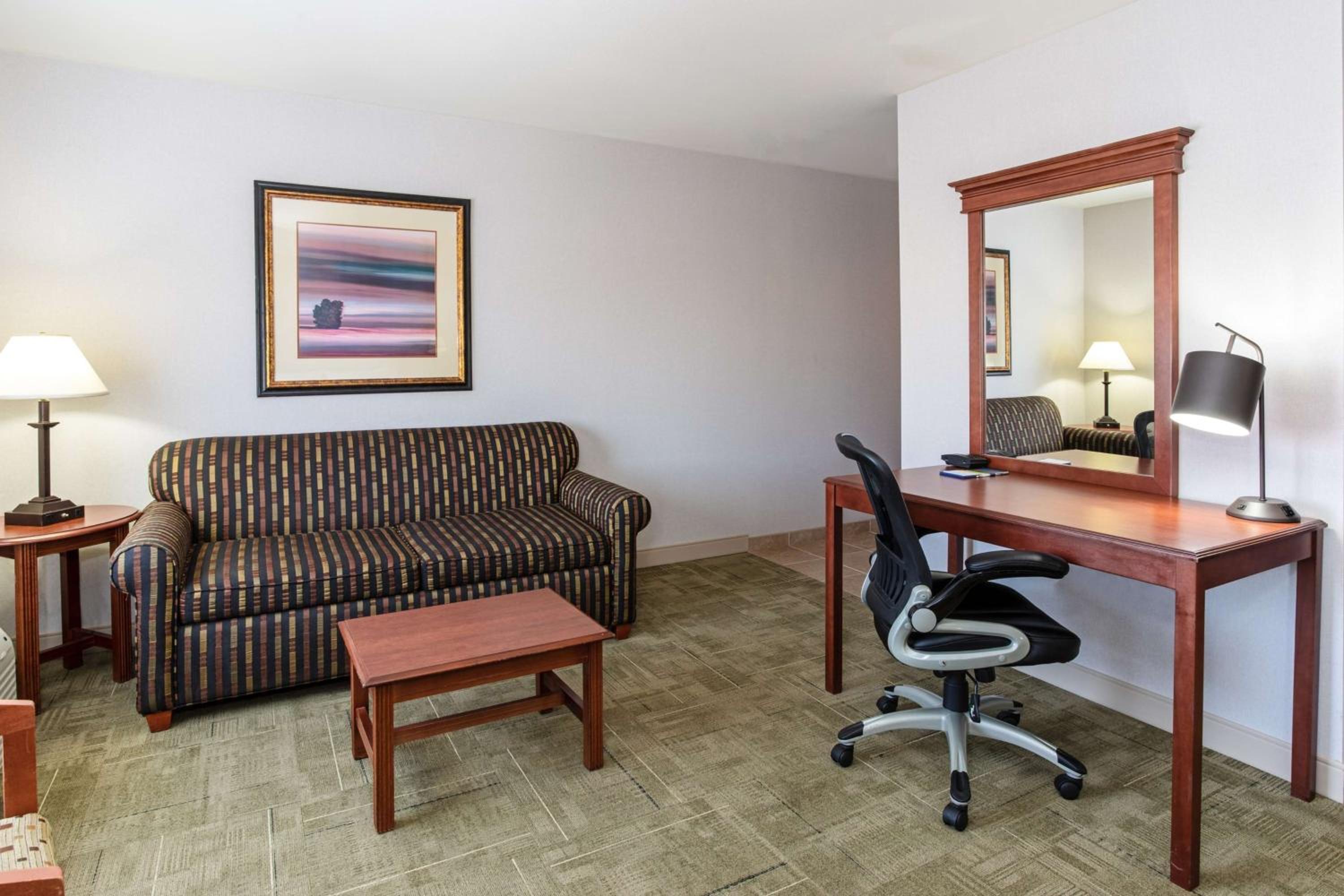 King Room with Sofa Bed and Study - Non-Smoking - Photo 1