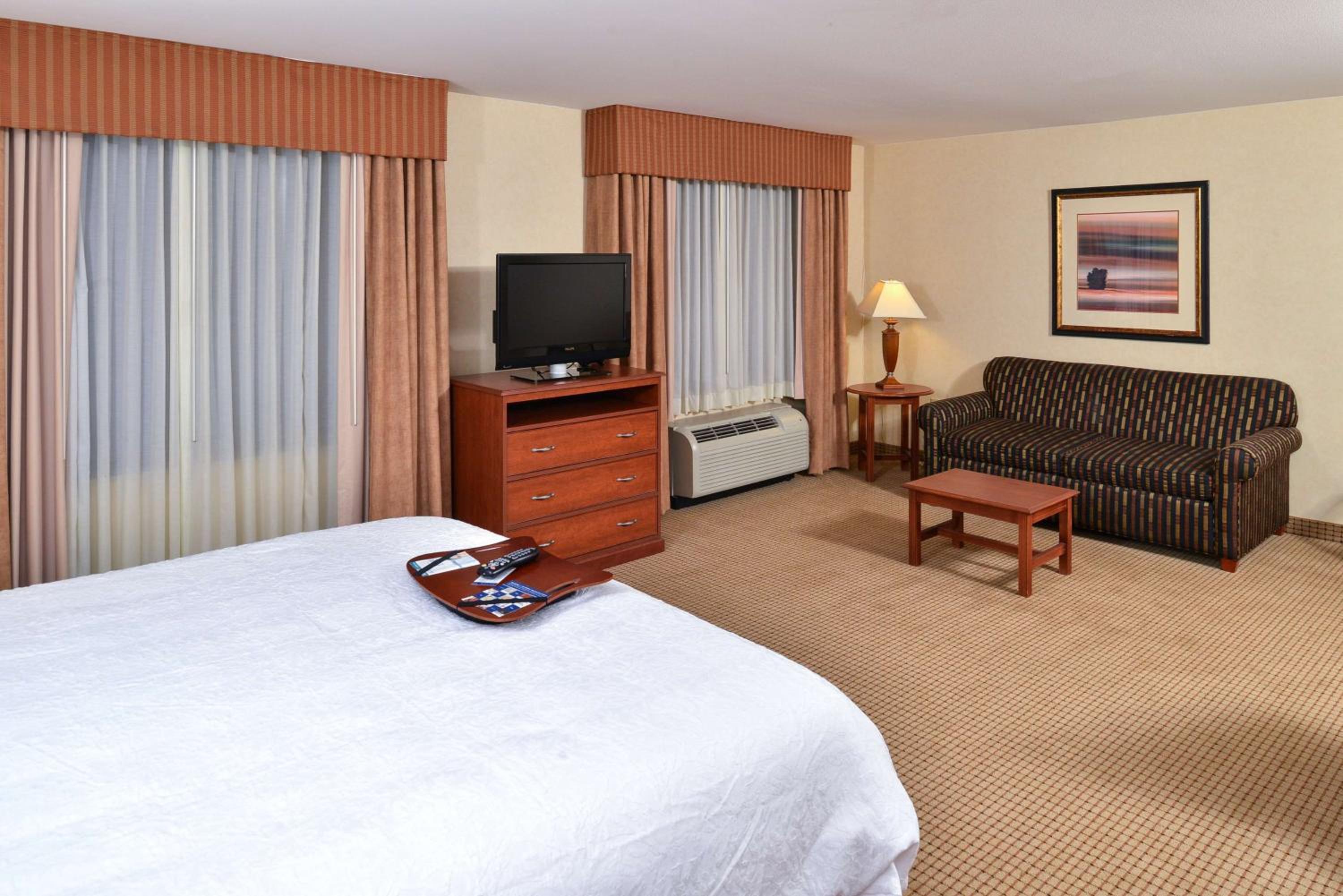King Room with Sofa Bed and Study - Non-Smoking - Photo 9
