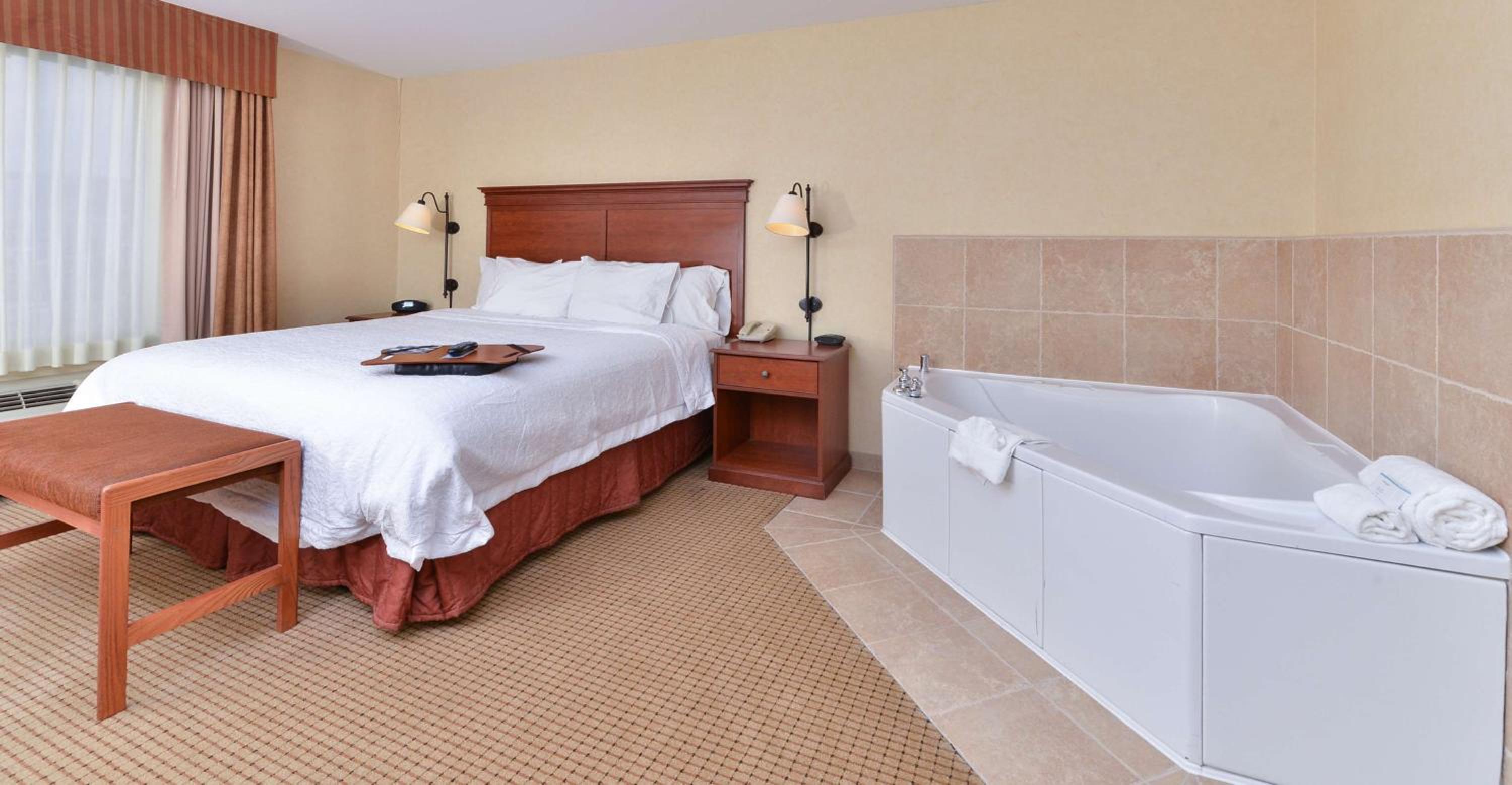 King Room with Spa Bath - Photo 6