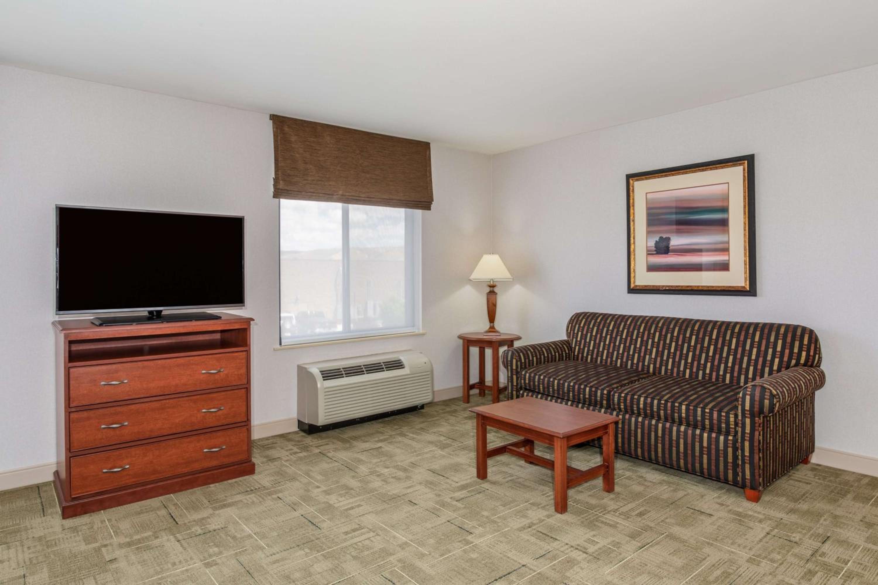 King Room with Sofa Bed and Study - Non-Smoking - Photo 4