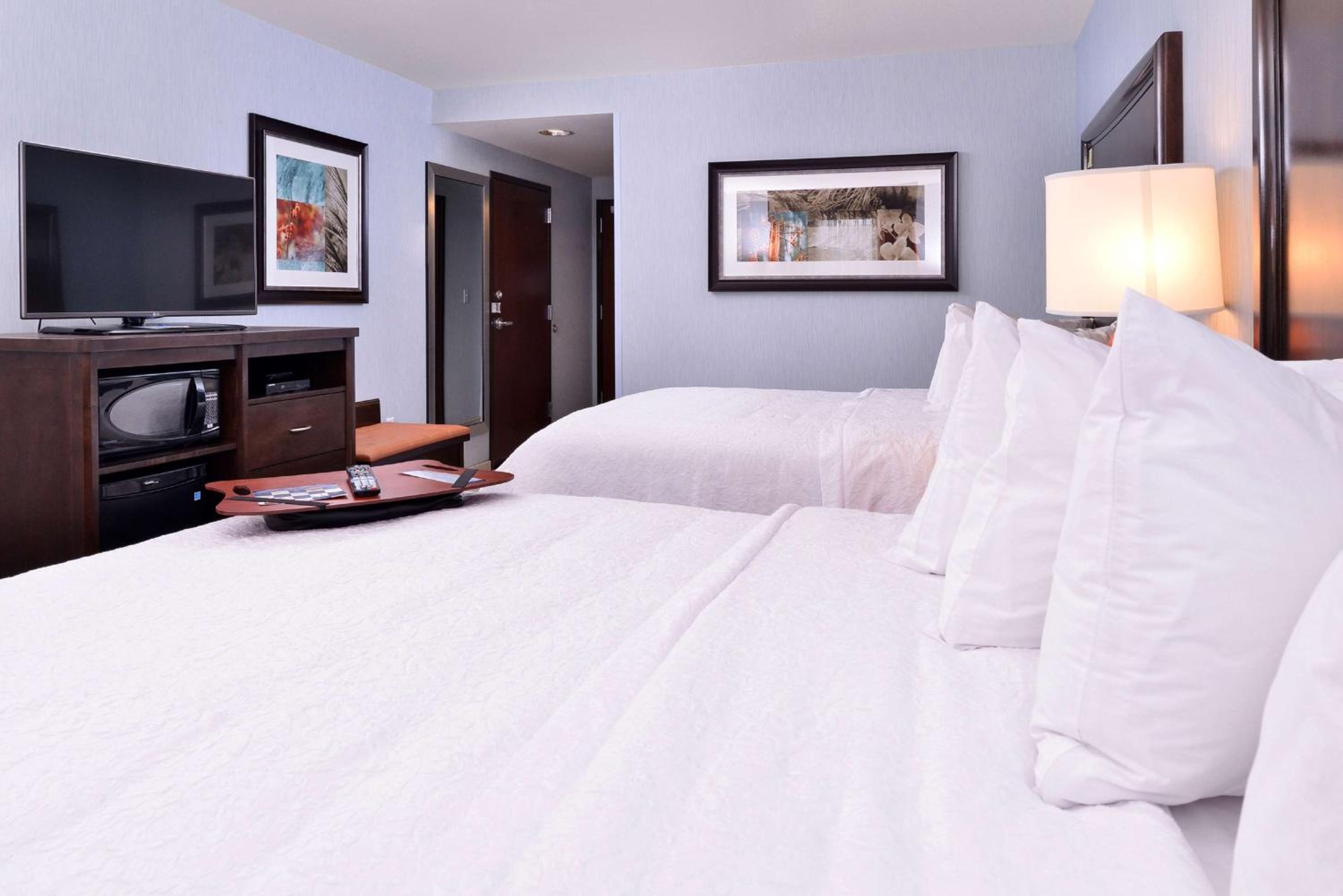 Queen Room with Two Queen Beds - Hearing Access/Non-Smoking - Photo 4