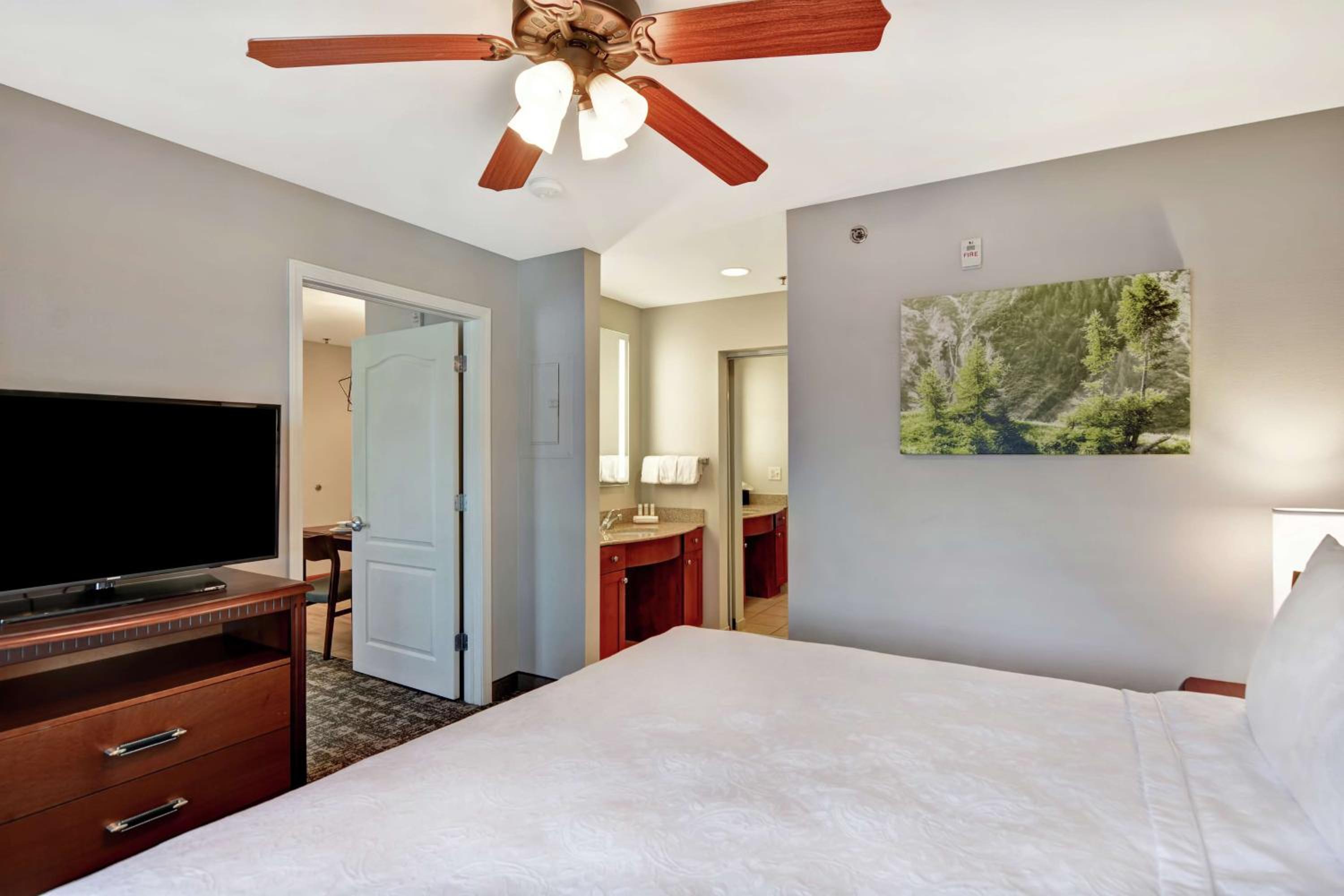 One-Bedroom King Suite - Non-Smoking - Photo 1