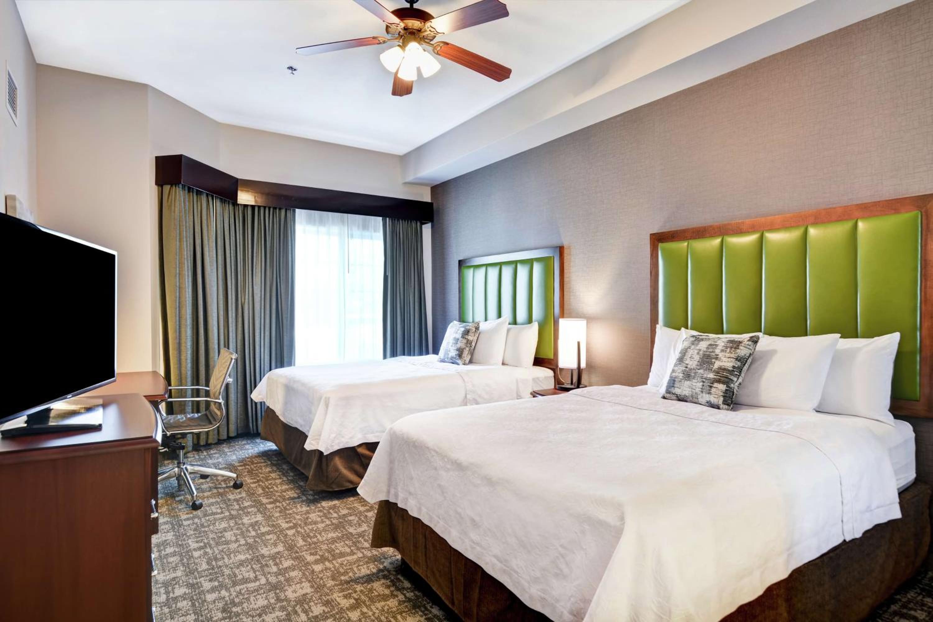 One-Bedroom Queen Suite with Two Queen Beds - Non-Smoking - Photo 5