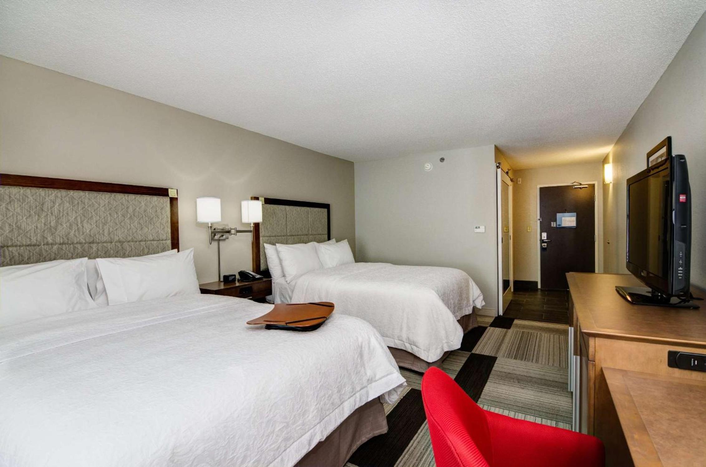 Queen Room with Two Queen Beds (4 Adults) photo 1
