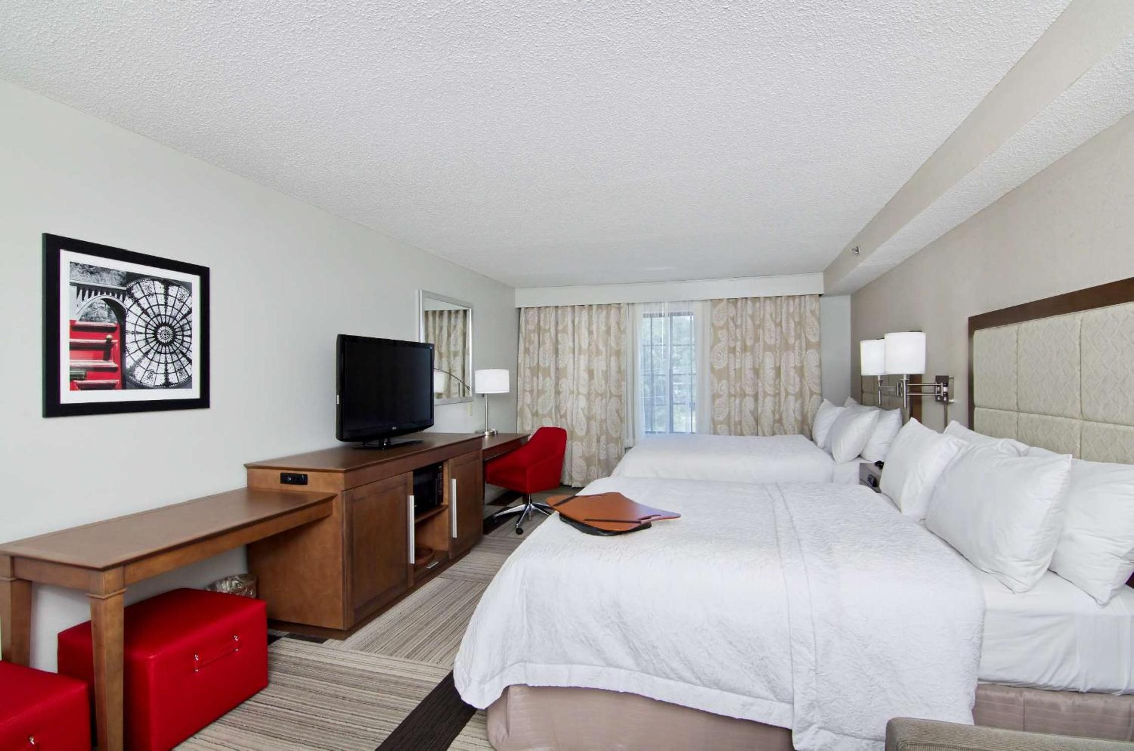 Suite with Two Queen Beds and Sofa Bed - Non-Smoking photo 2