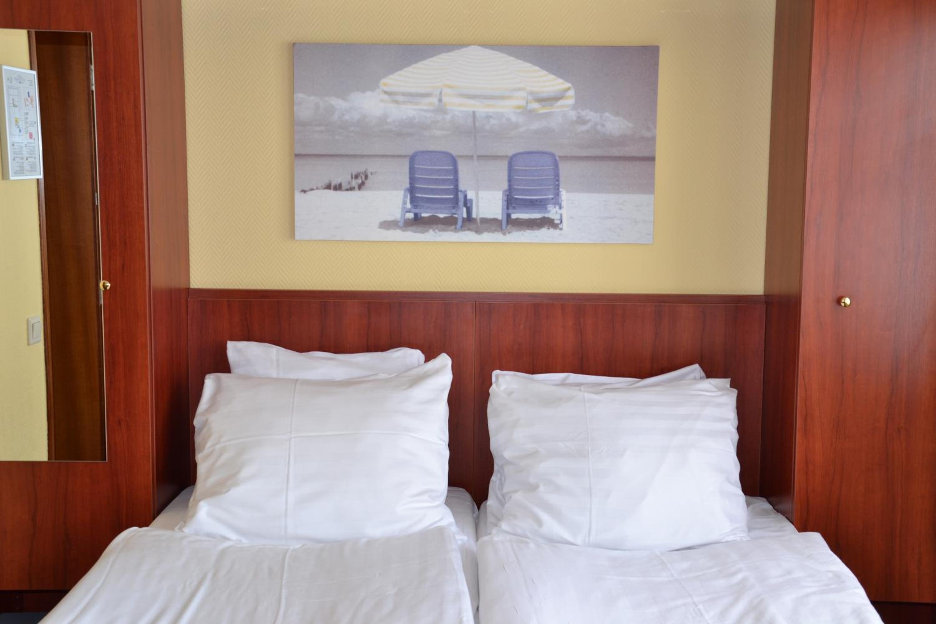Standard Double Room - Photo 4