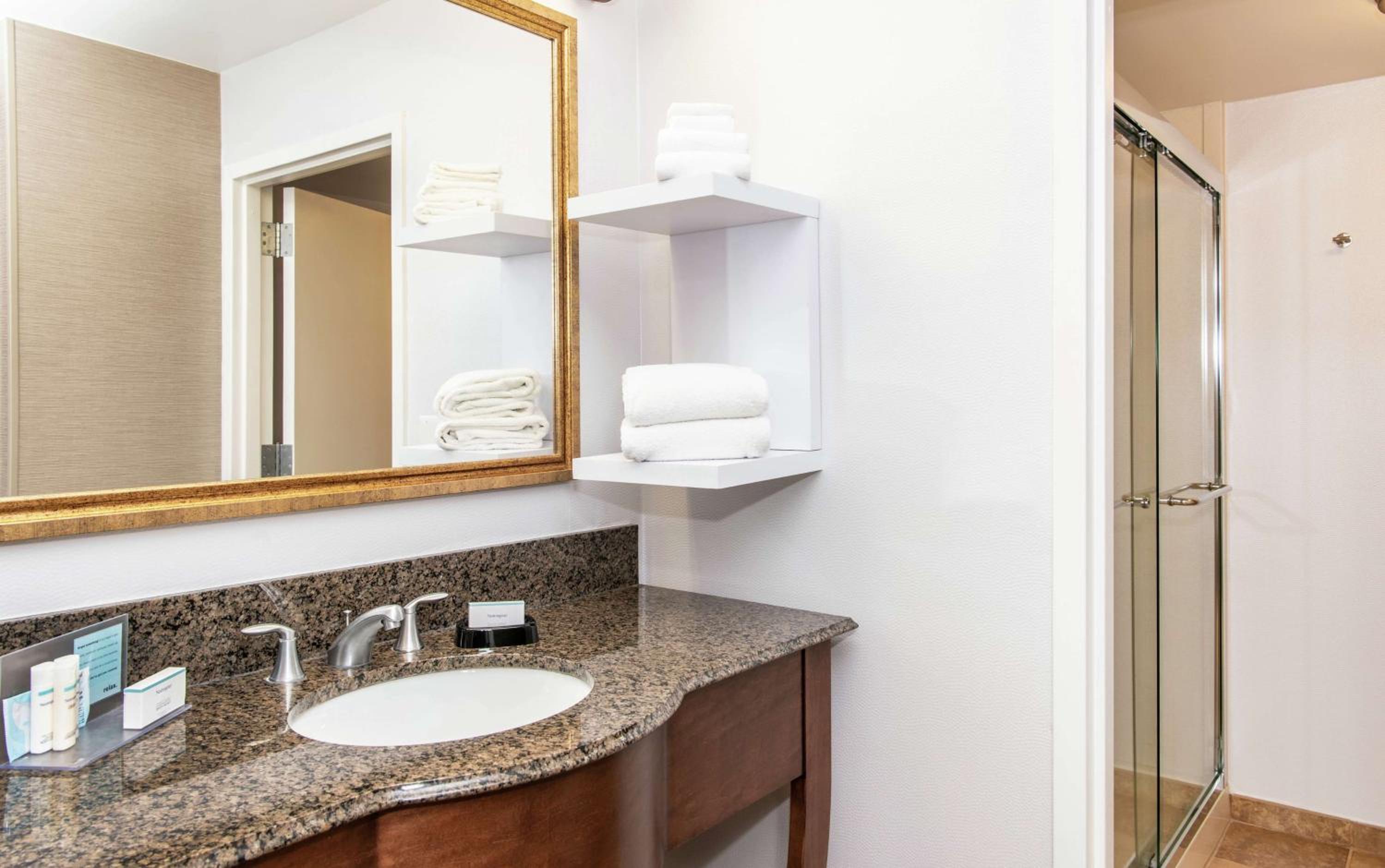 One-Bedroom Suite with Two Double Beds - Non-Smoking - Photo 9