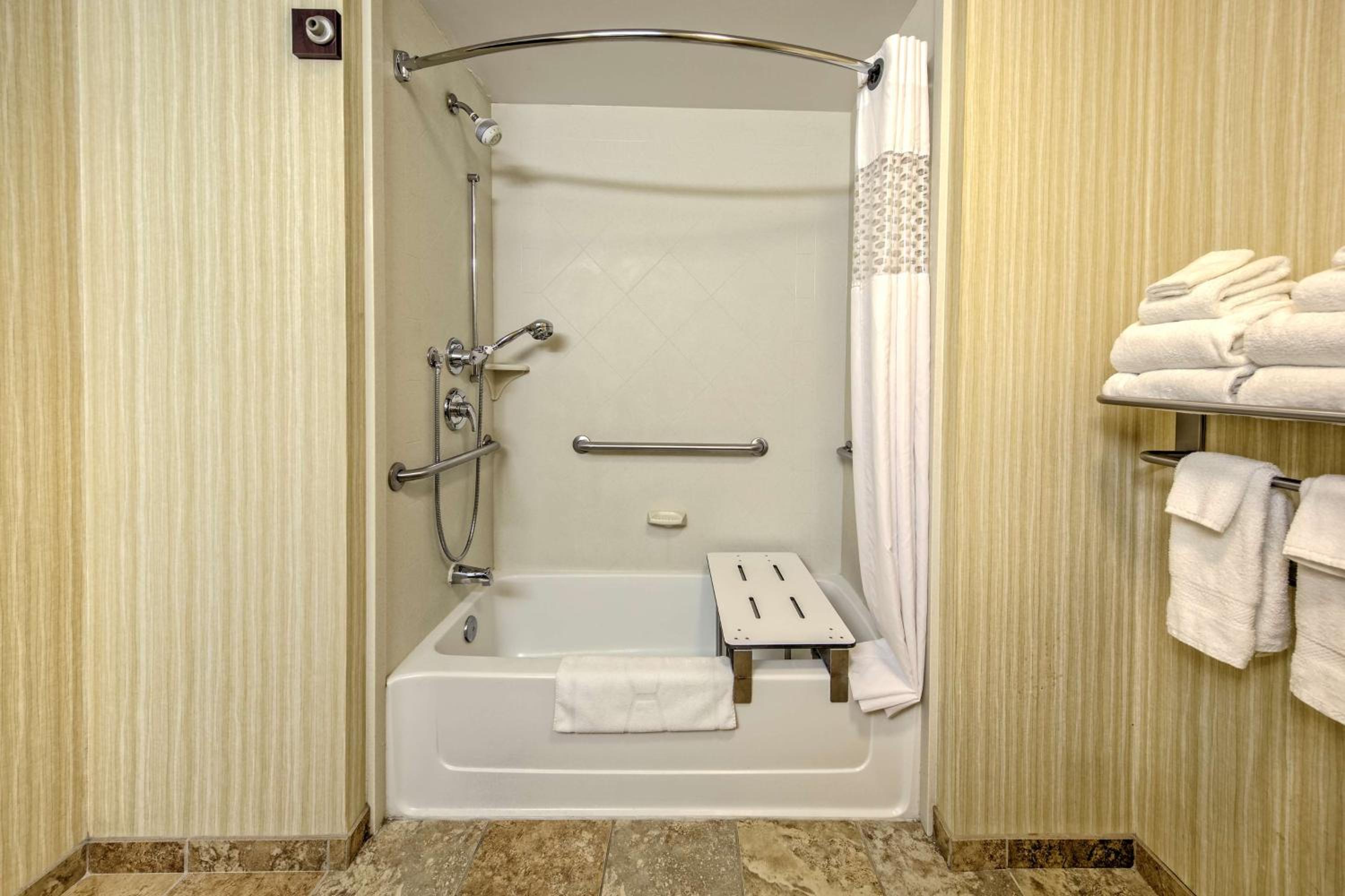 Queen Room with Two Queen Beds - Mobility and Hearing Access/Non-Smoking - Photo 2