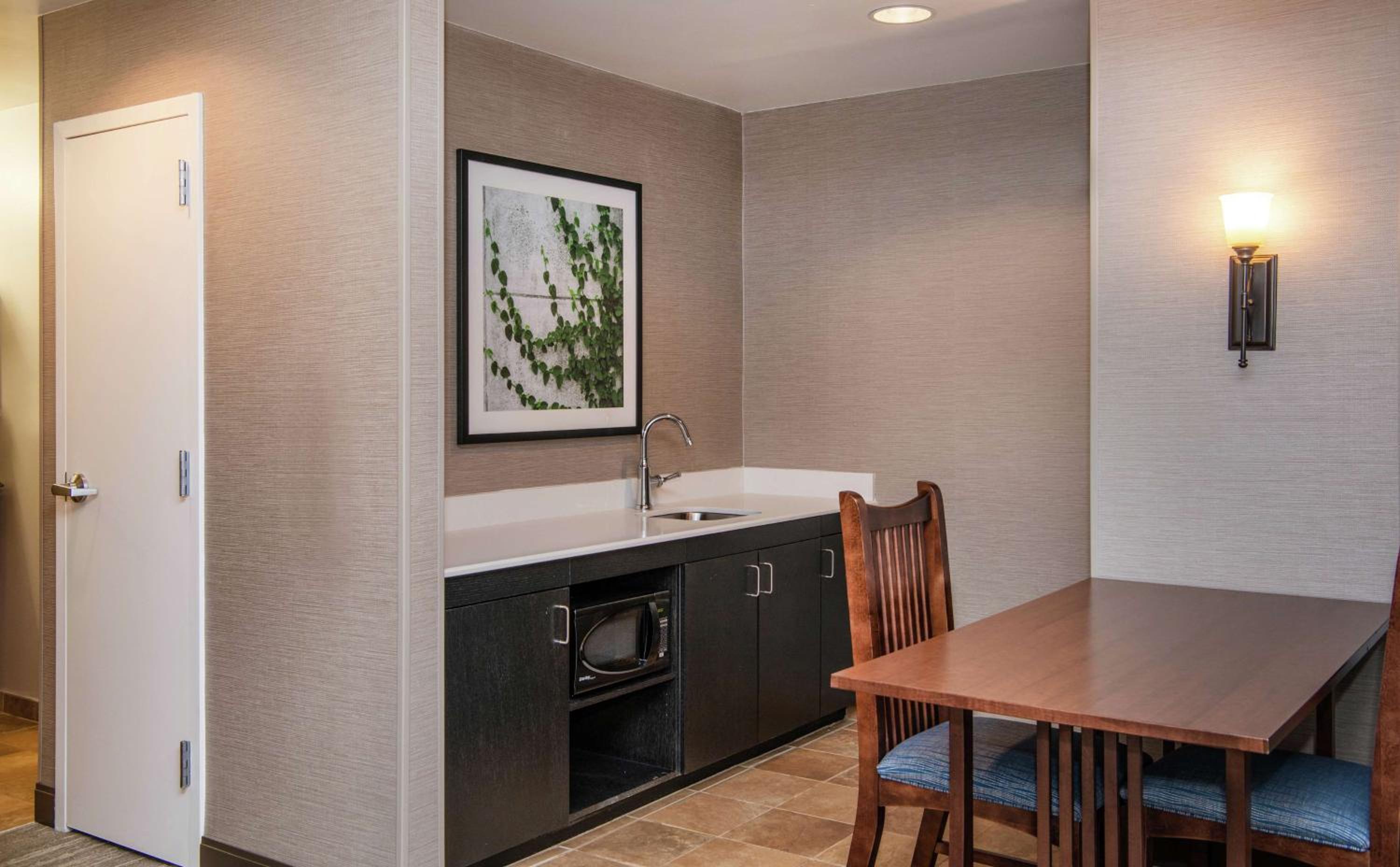 One-Bedroom Suite with Two Double Beds - Non-Smoking - Photo 3