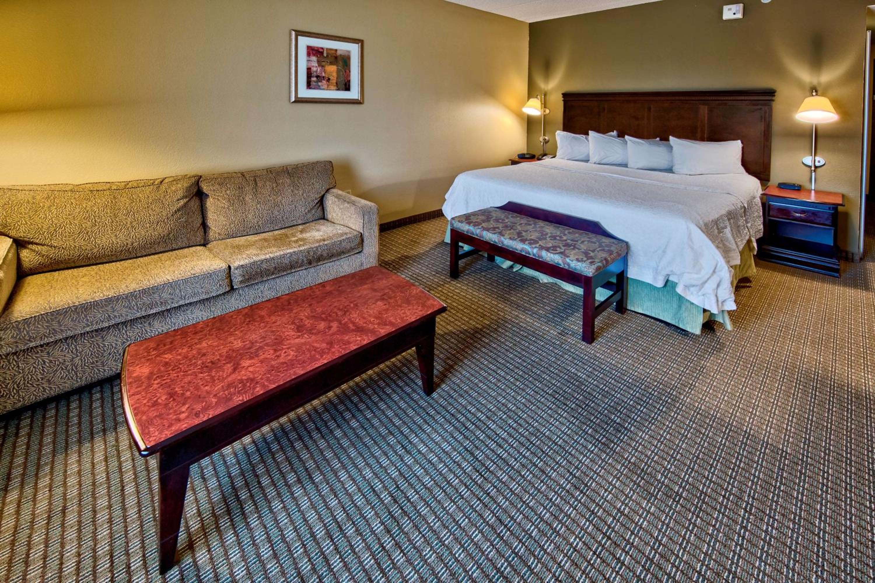 King Room with Sofa Bed and Study - Non-Smoking - Photo 1