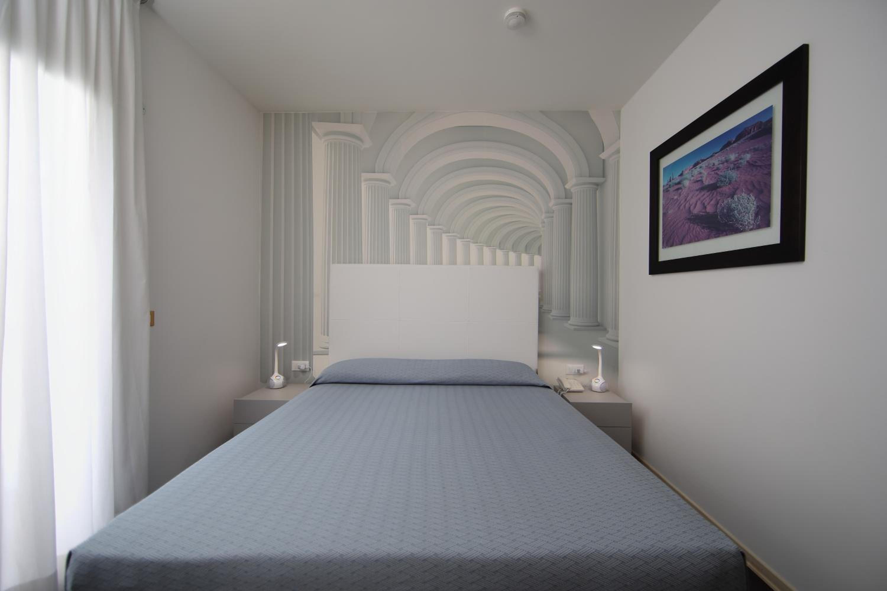 Double Room with Balcony - Photo 21
