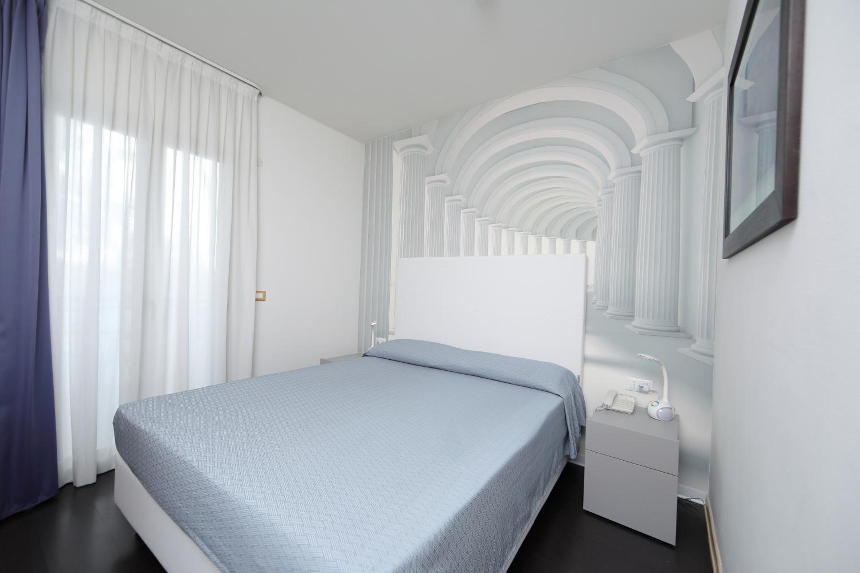 Double Room with Balcony - Photo 22