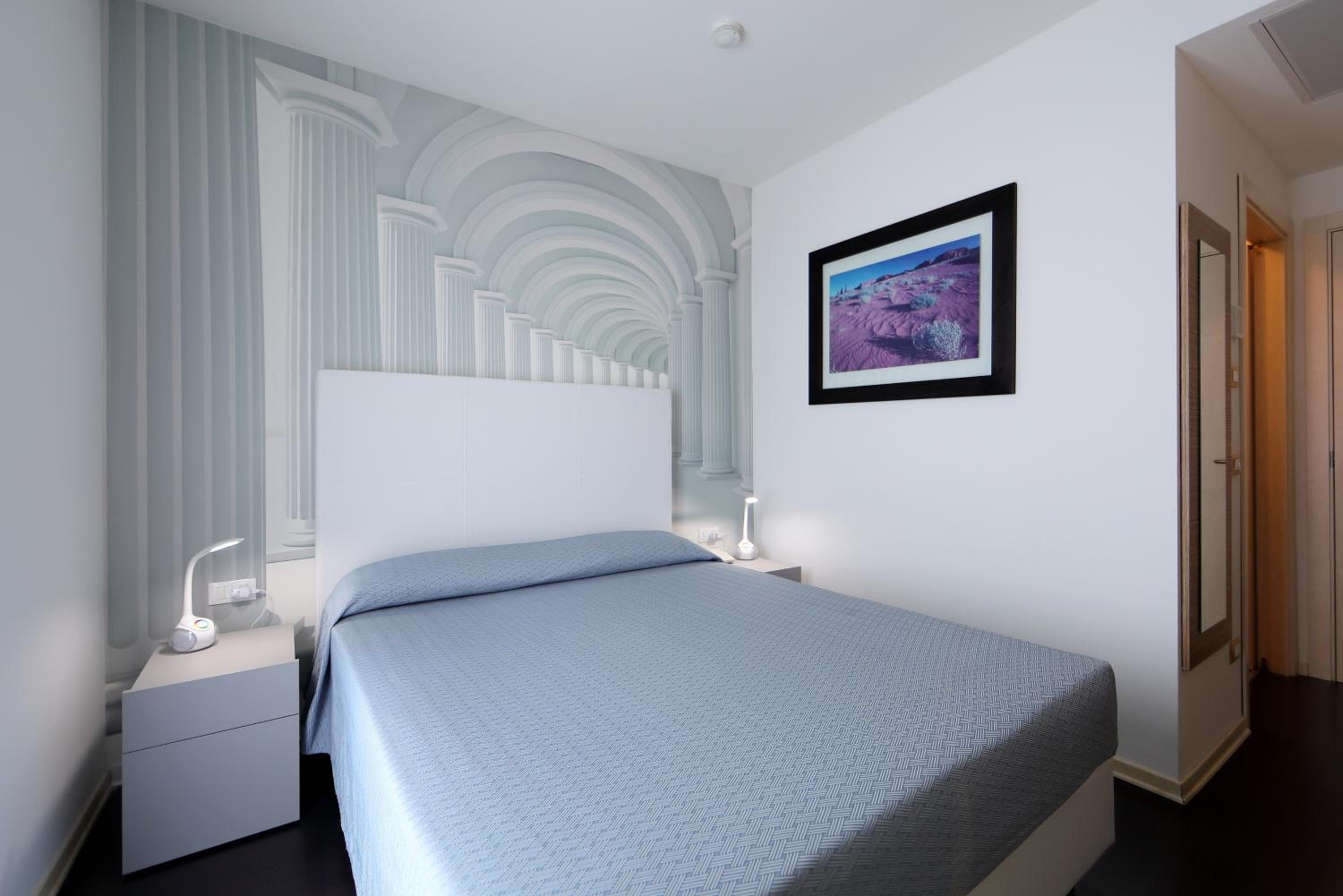 Double Room with Balcony - Photo 25