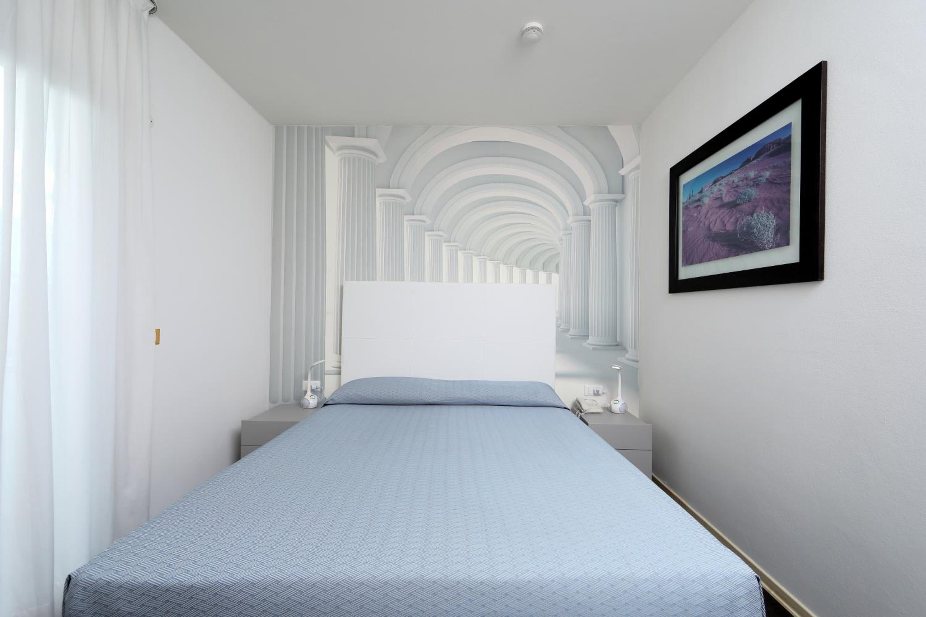 Double Room with Balcony - Photo 26