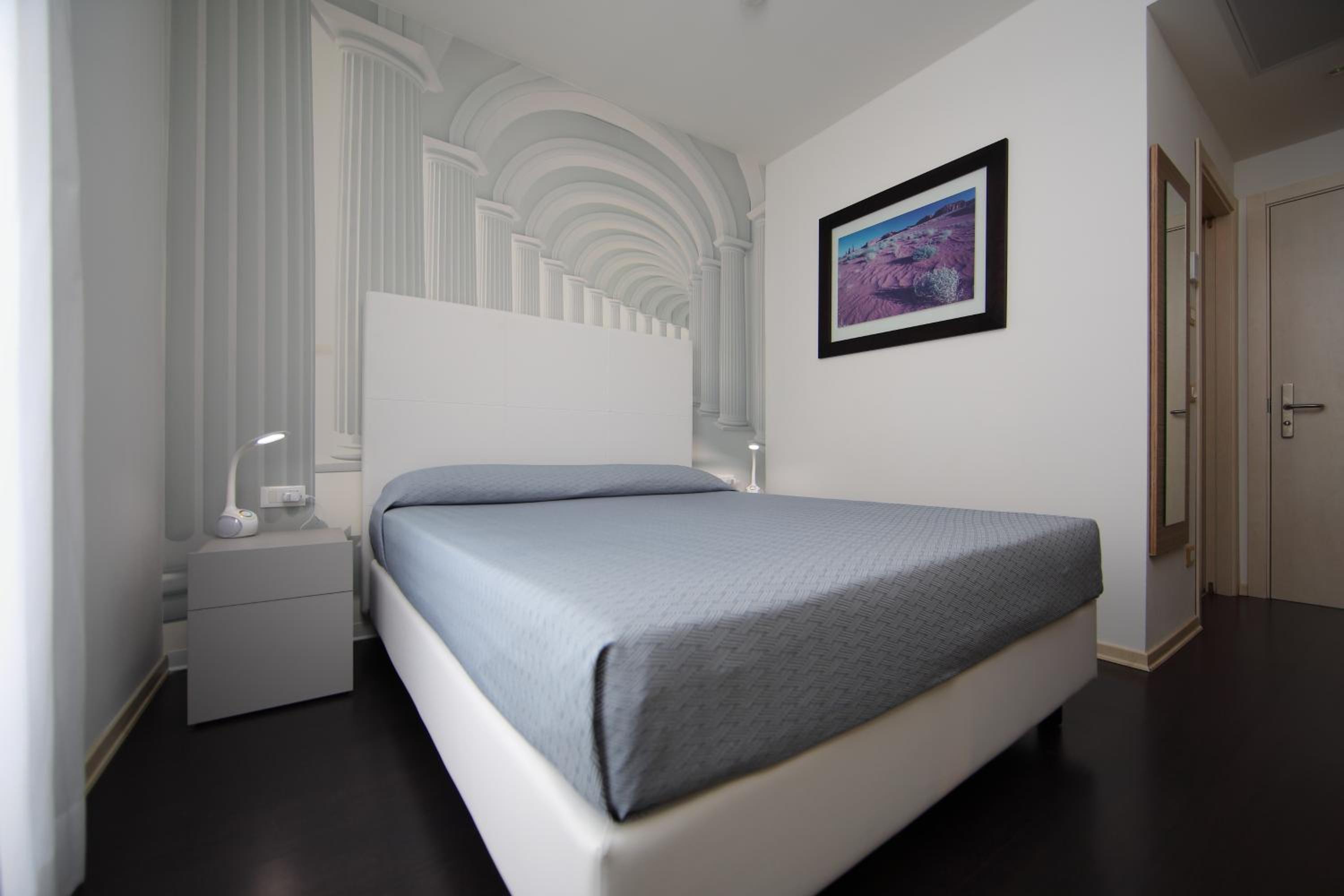 Double Room with Balcony - Photo 18