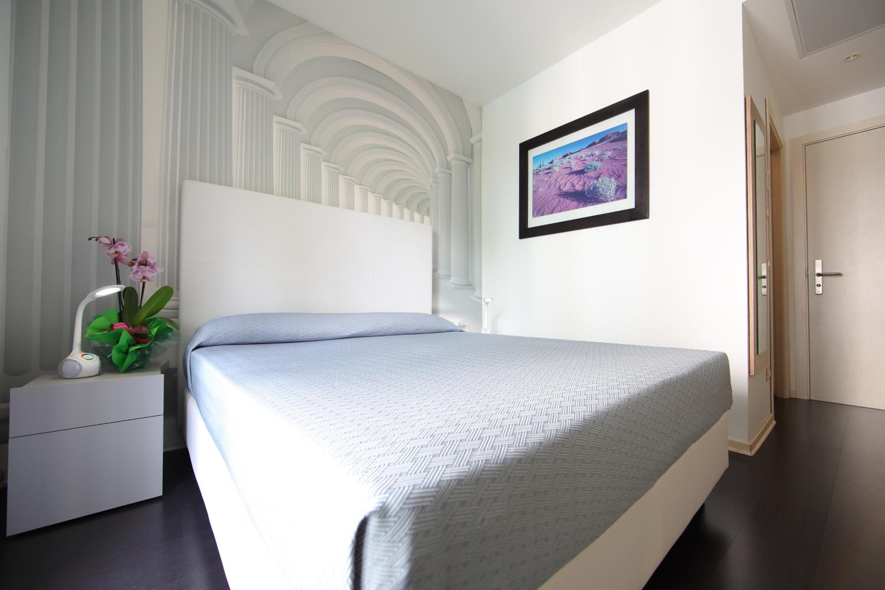 Double Room with Balcony - Photo 17