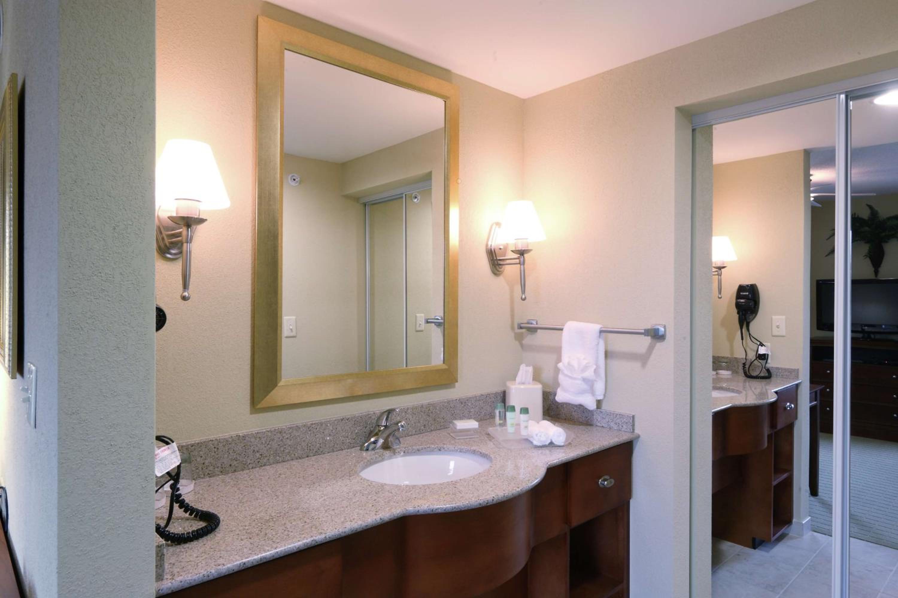 King Studio Suite - Non-Smoking - Photo 3
