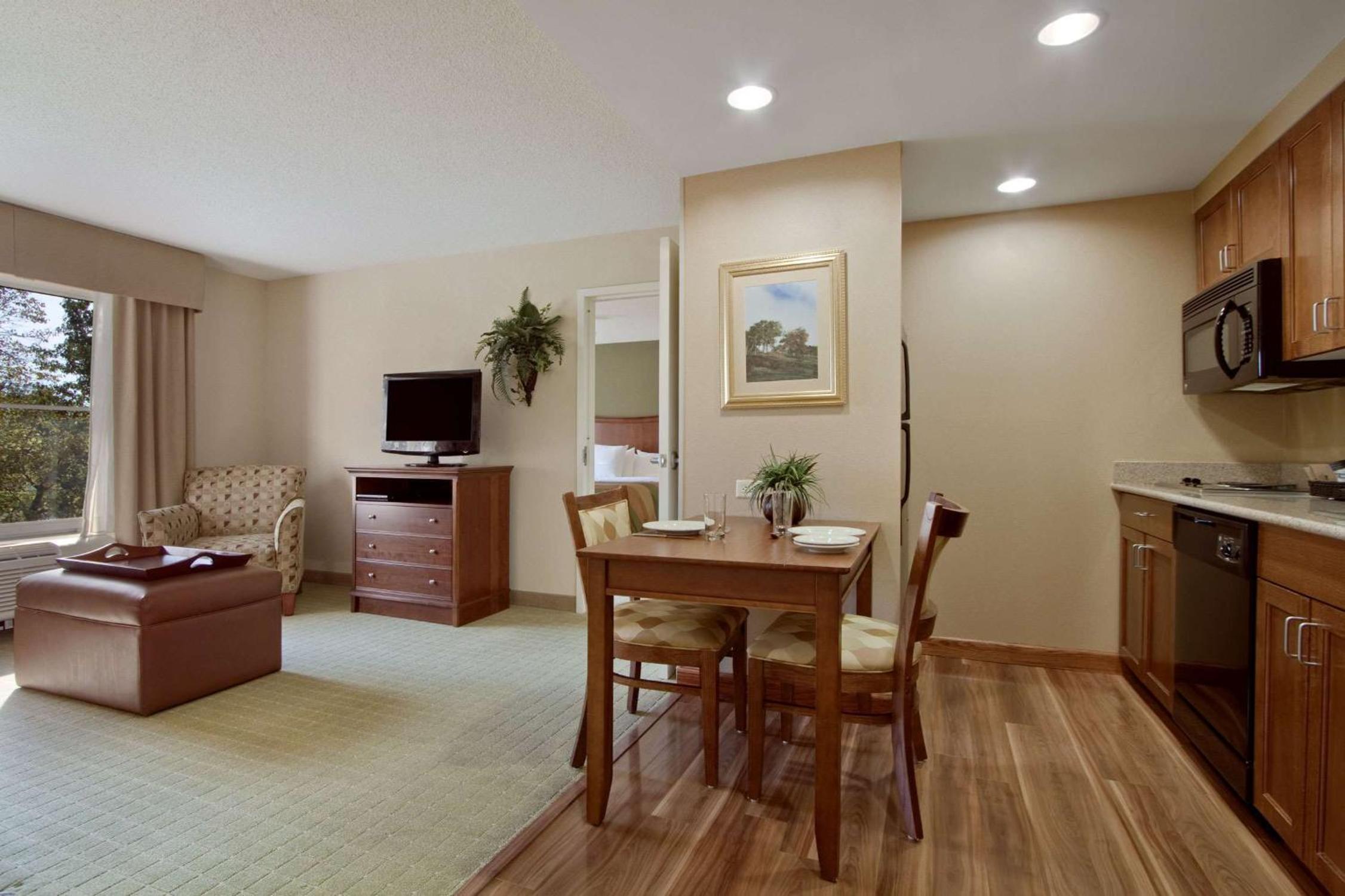 One-Bedroom King Suite - Non-Smoking - Photo 5